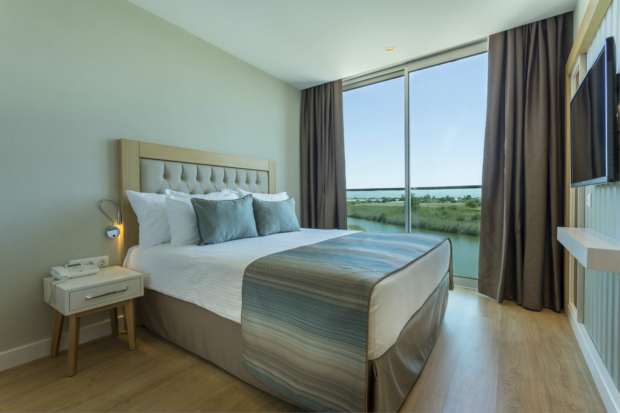 Aska River Side Anex Building Family Room 2