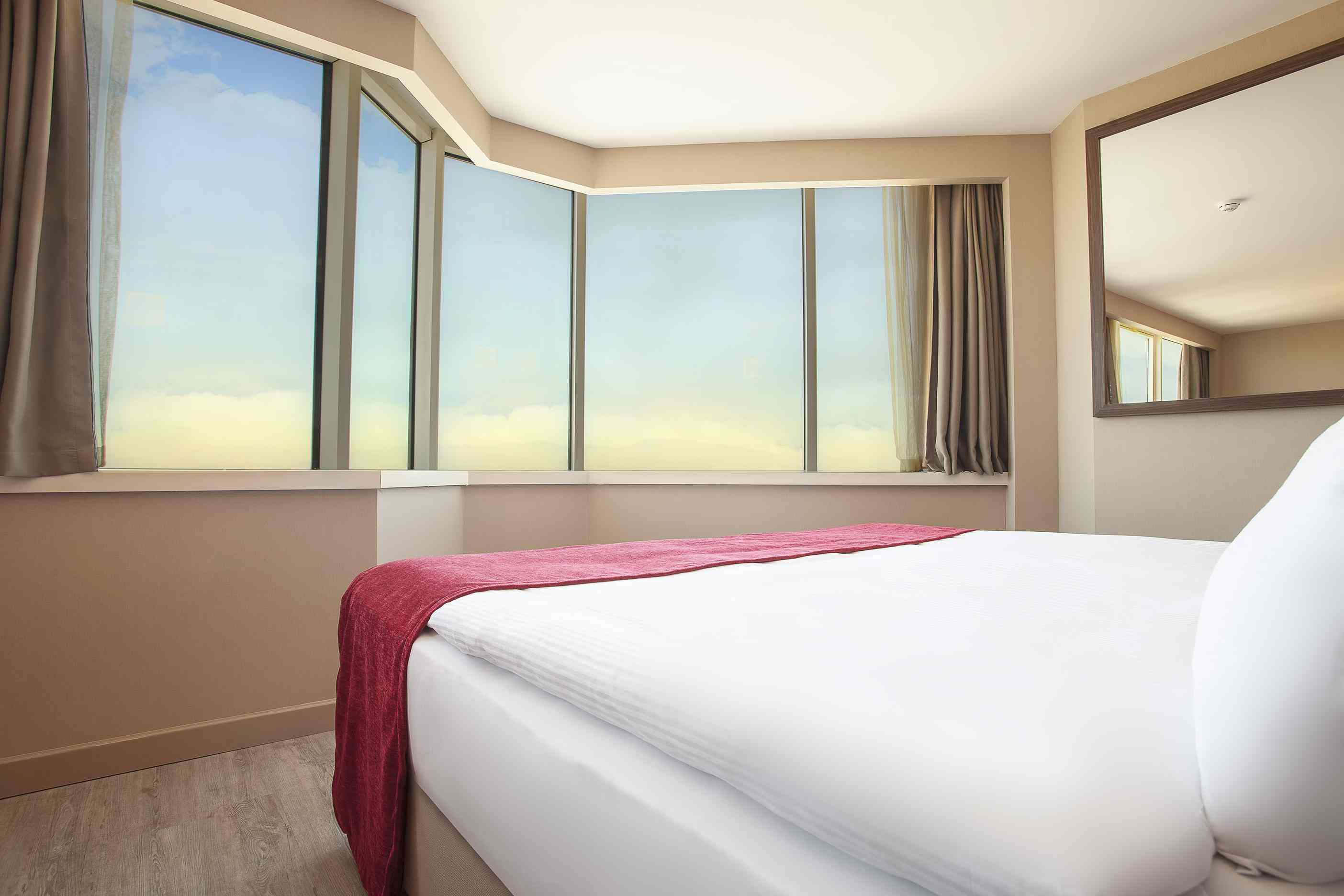 Business Corner Room Sea View 2
