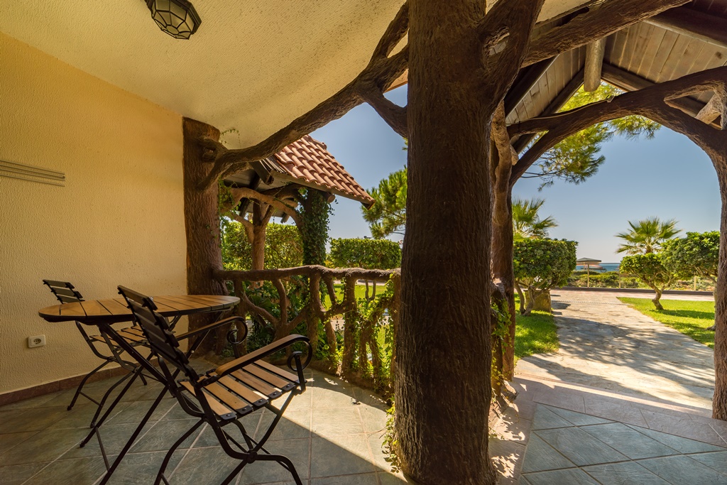 Beach Room 4