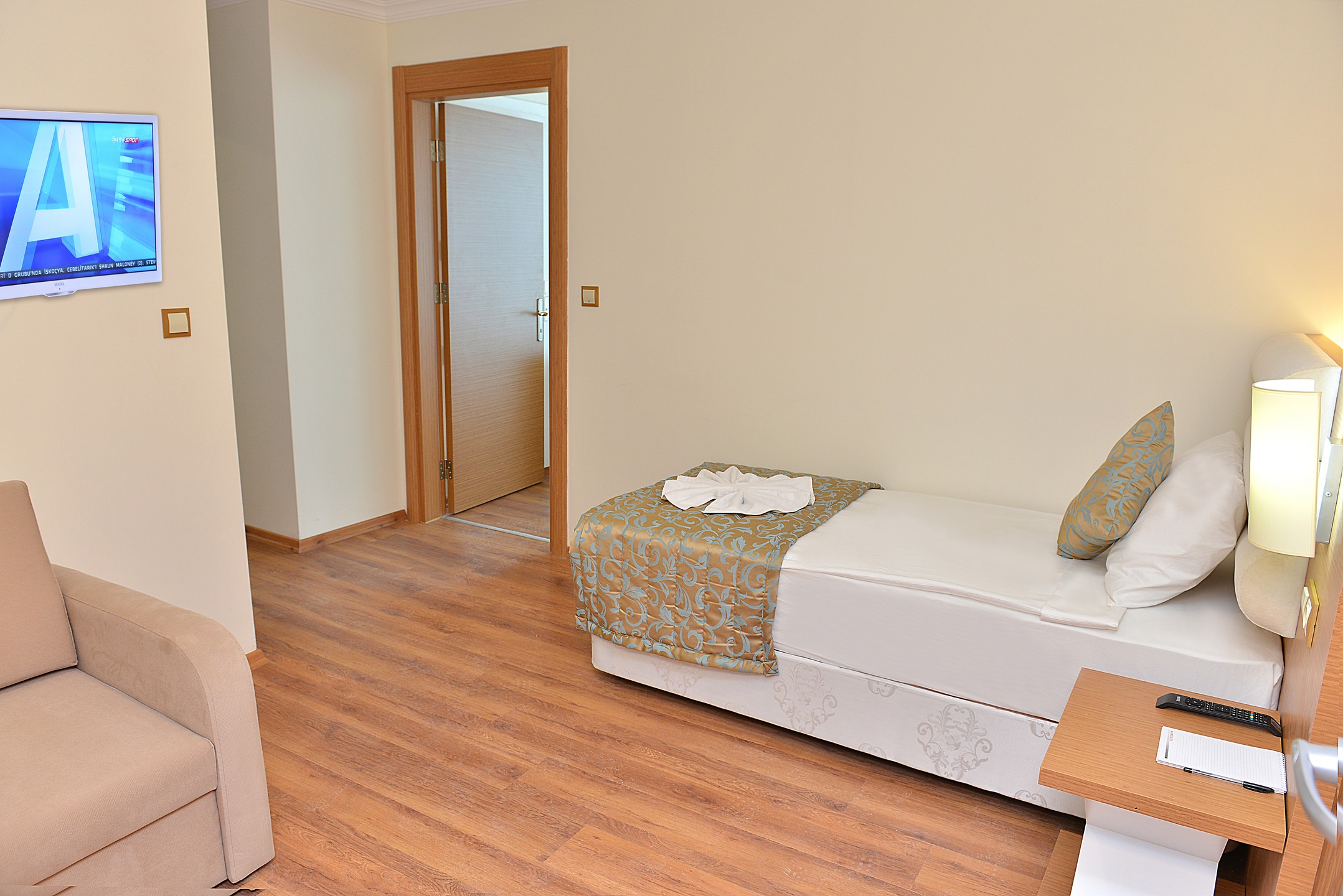 Family Room 1 Bedroom Balcony Or Terrace 3