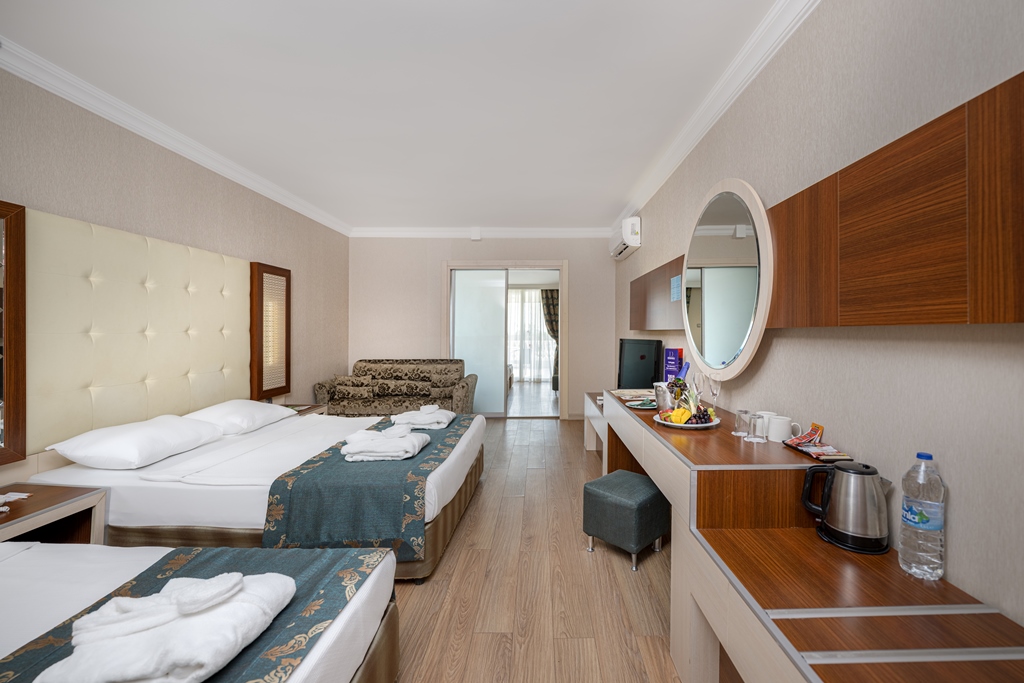 Coral Large Room 1