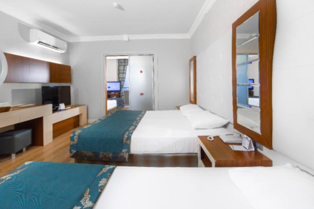 Family Room Sea View 4