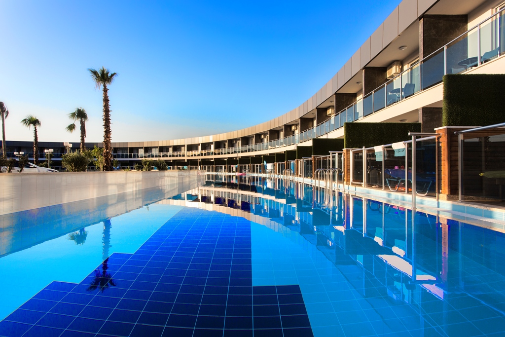 Swim Up 3 Rooms 3