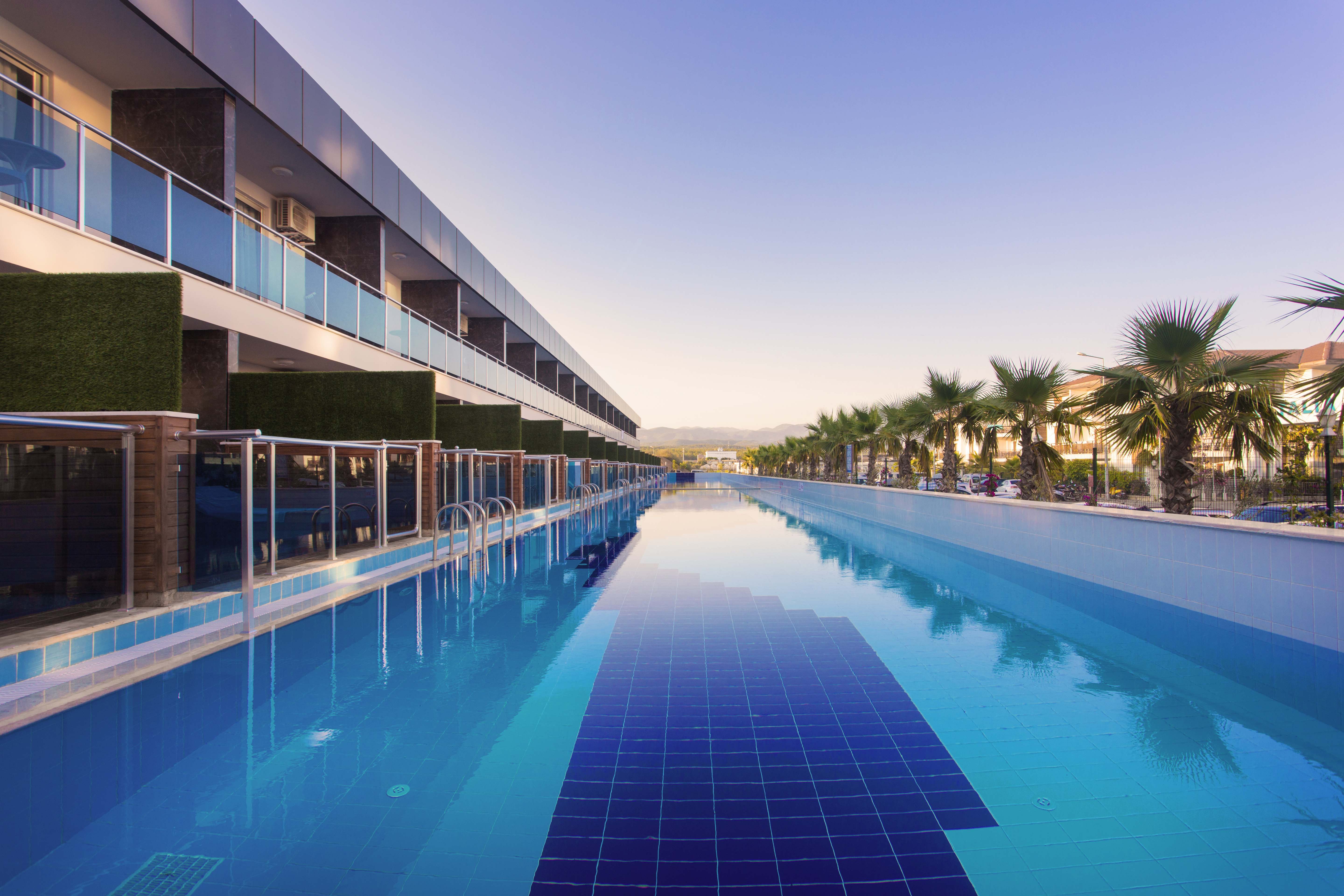 Swim Up 2 Rooms 3