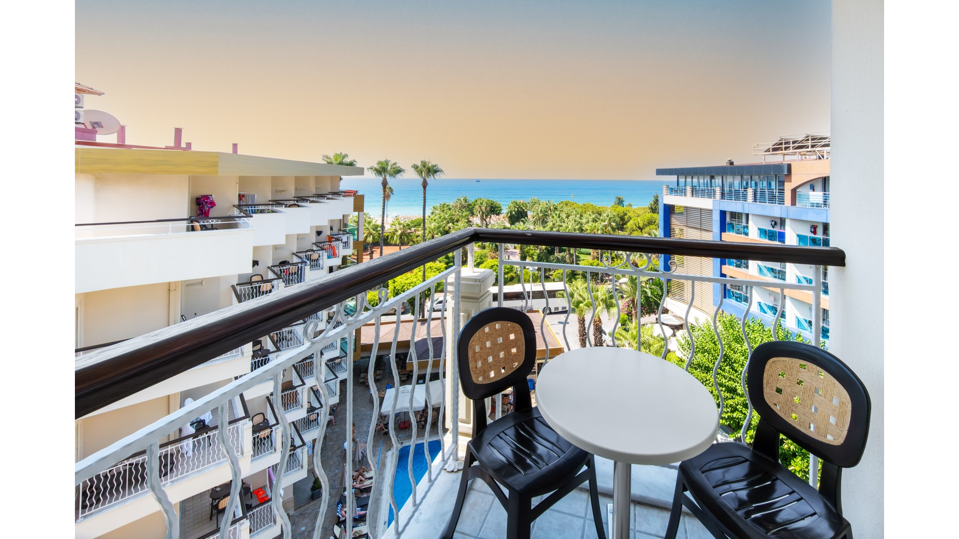 Standard Side Sea View Or Pool View 4