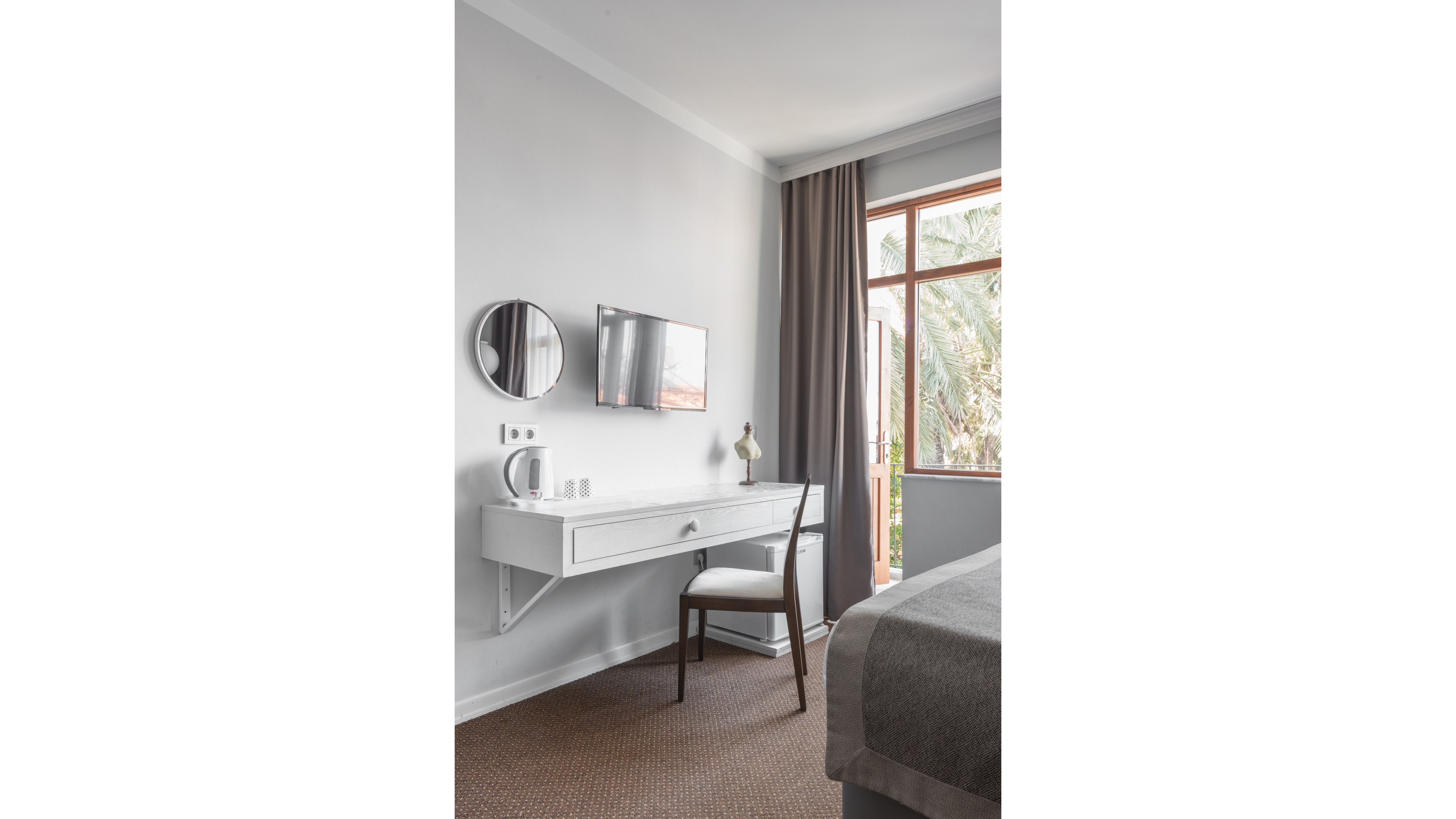 Deluxe Room With Balcony 4