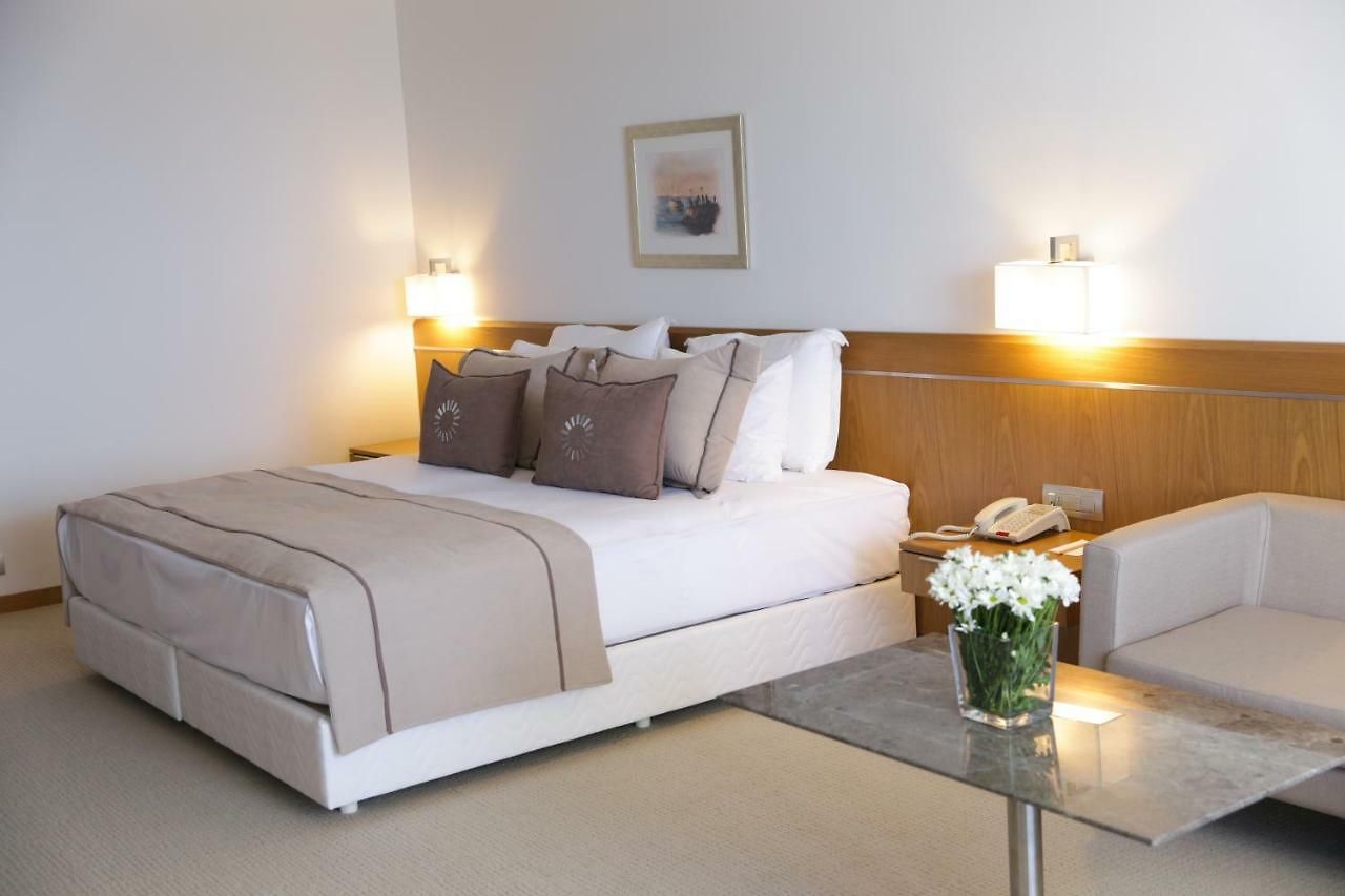 Deluxe Room Seaview With Balcony 2