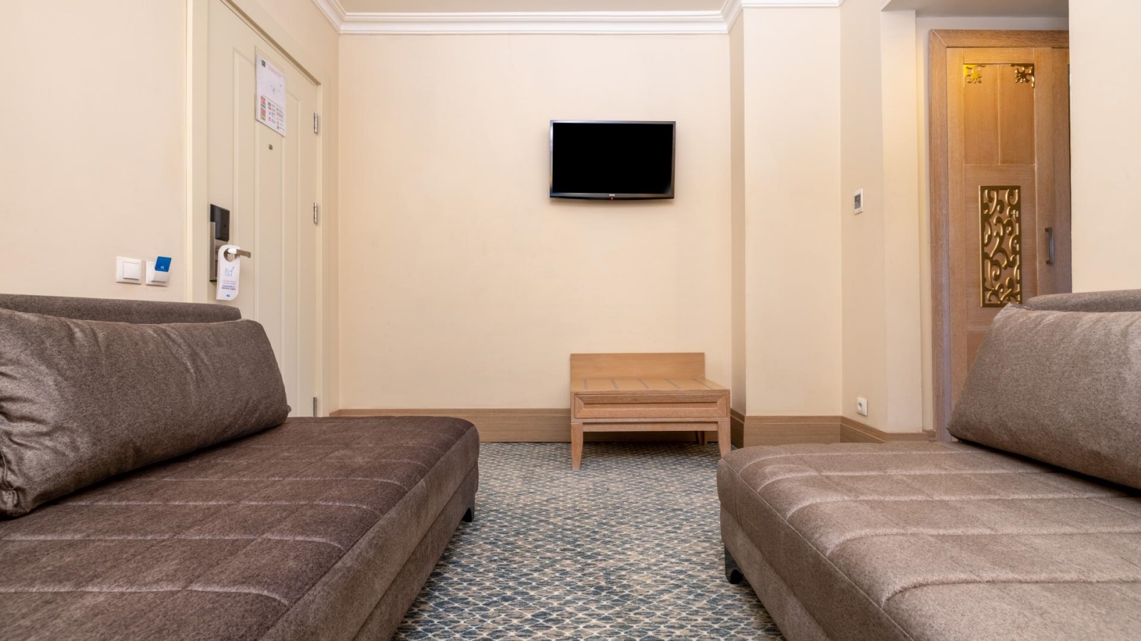 Family Room Land View 3