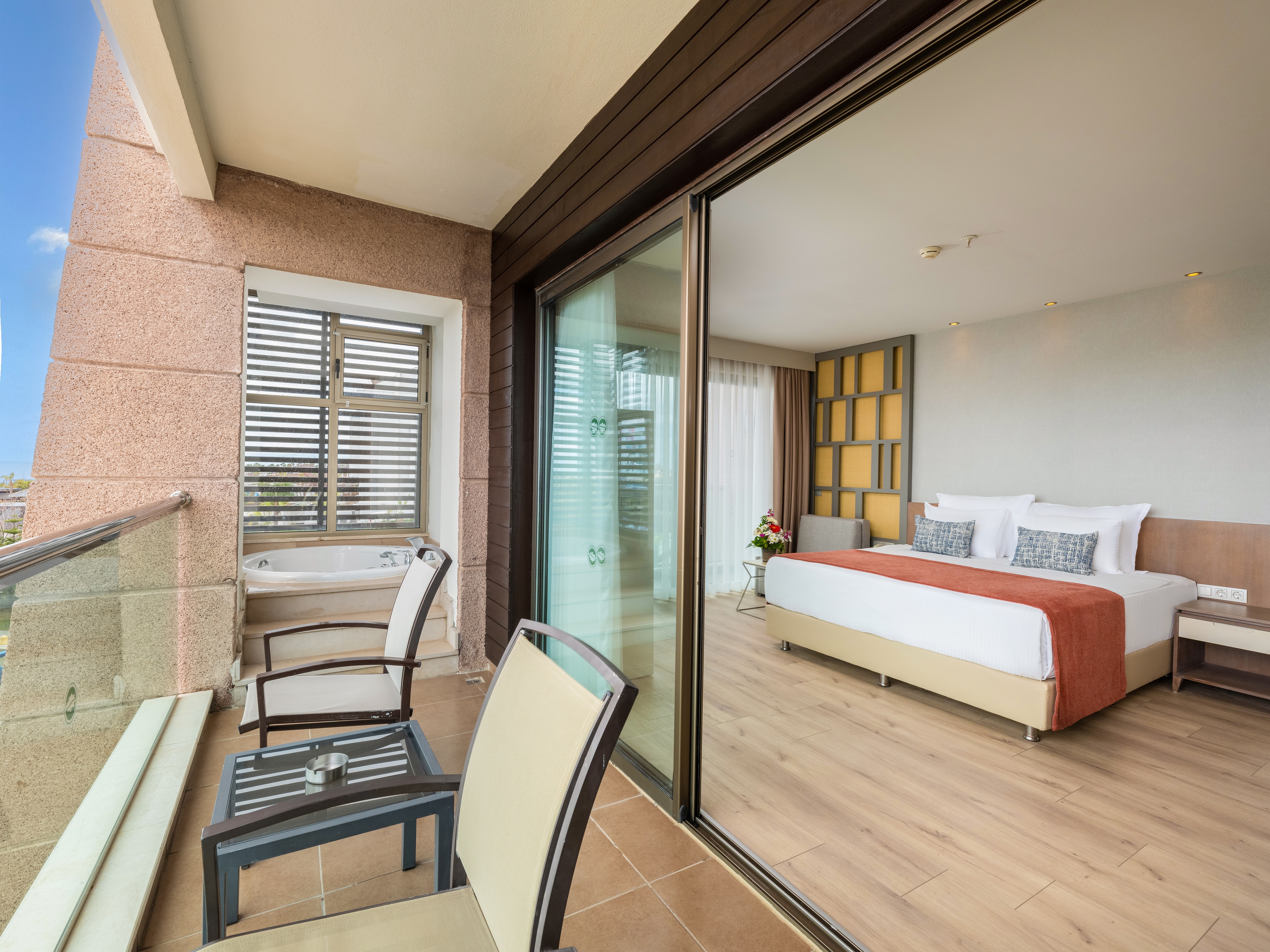 Deluxe Jacuzzi Balcony Sea View 1
