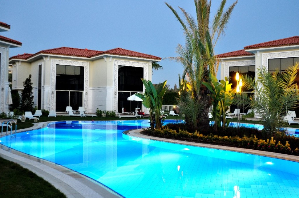 Lake Villa 1