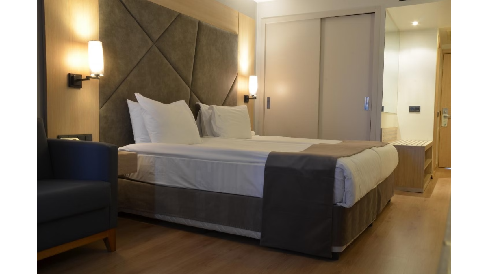 Superior Land Room 2