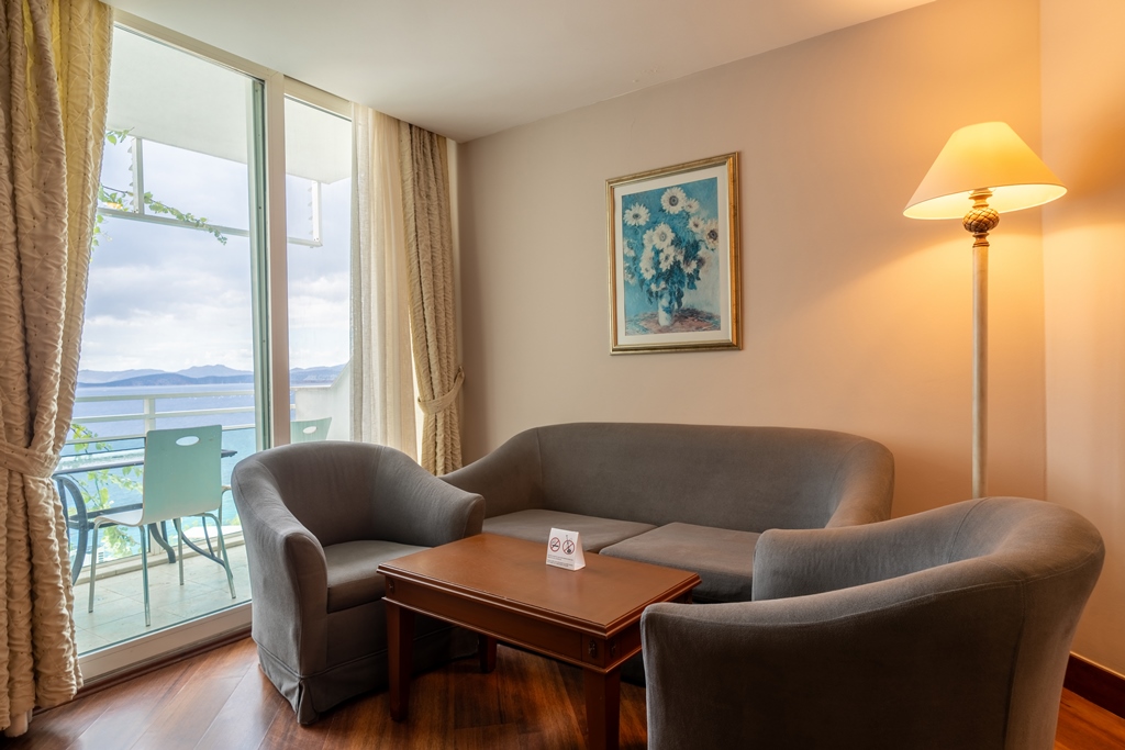 Hotel Family Room 4