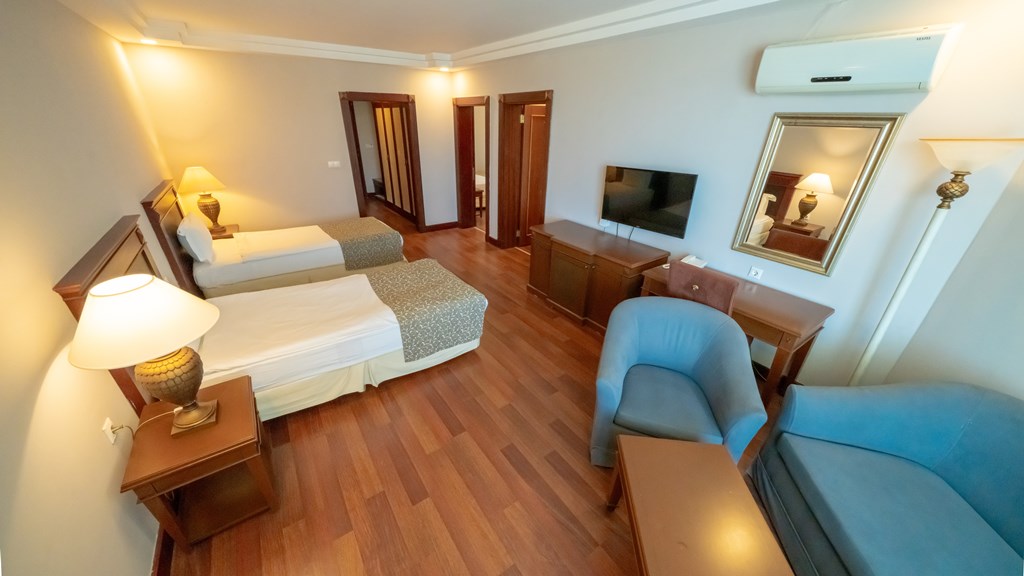 Hotel Grand Family Room 1
