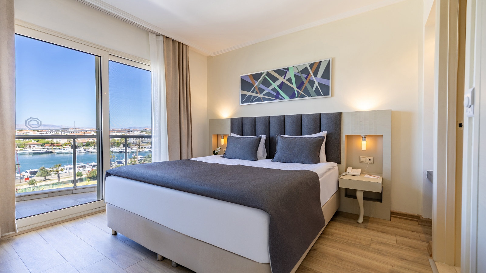 Superior Marina Room 1