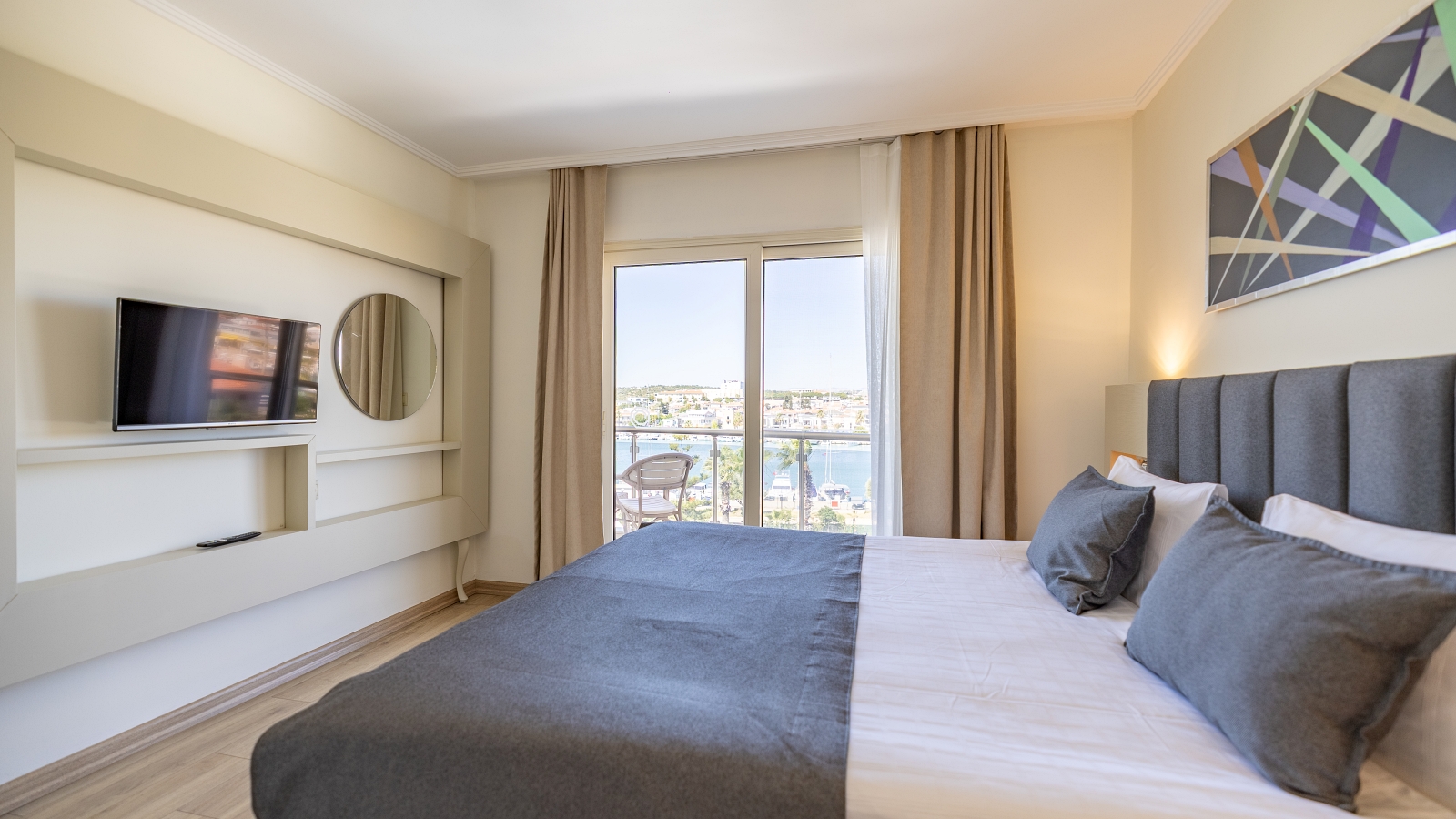 Superior Marina Room 2