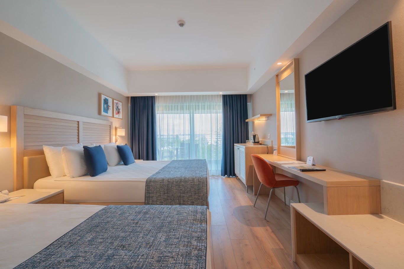 Triple Land Room 1