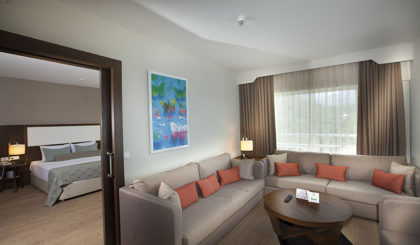 Family Suit Sea View Room 1