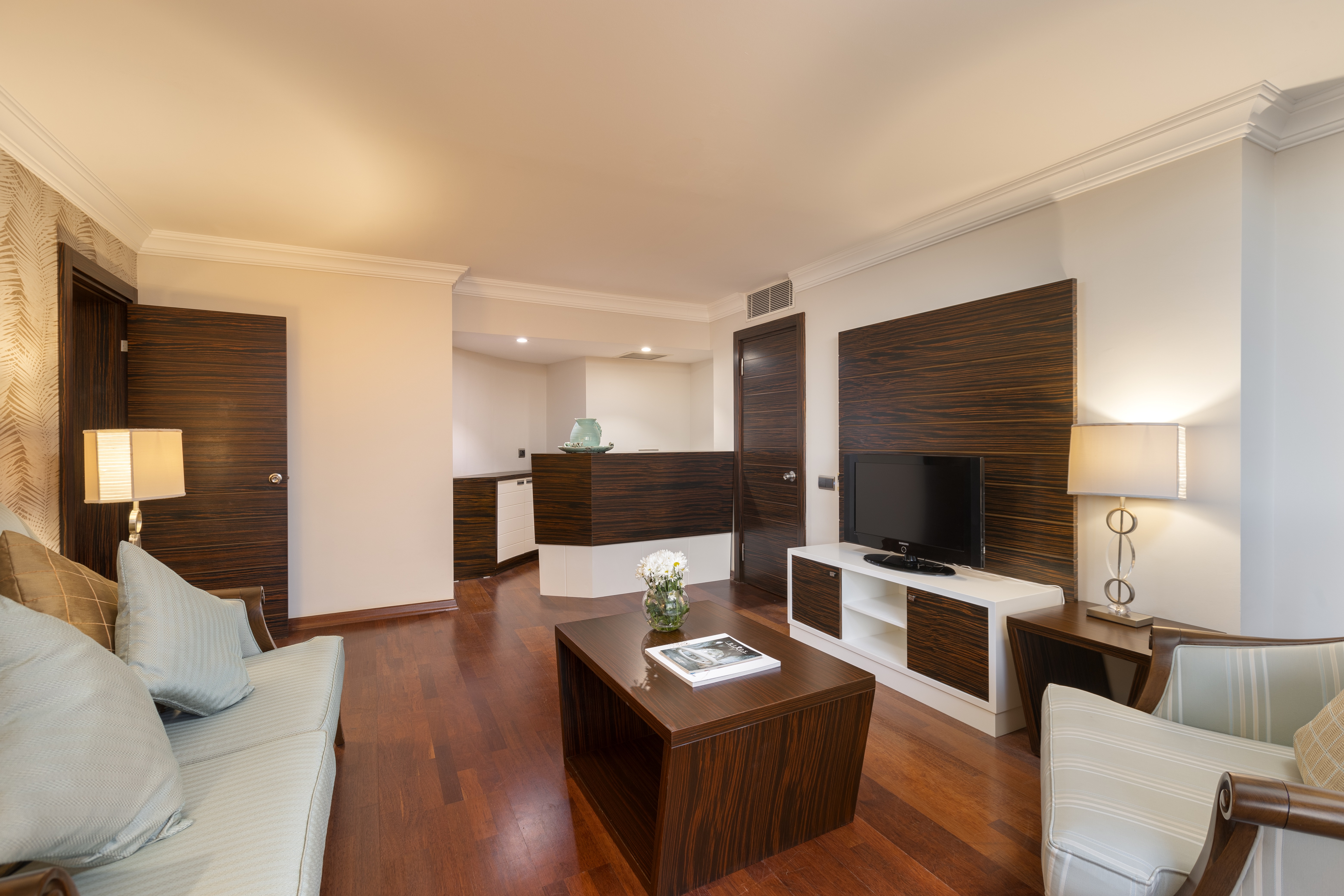 Jacuzzi Suite 4