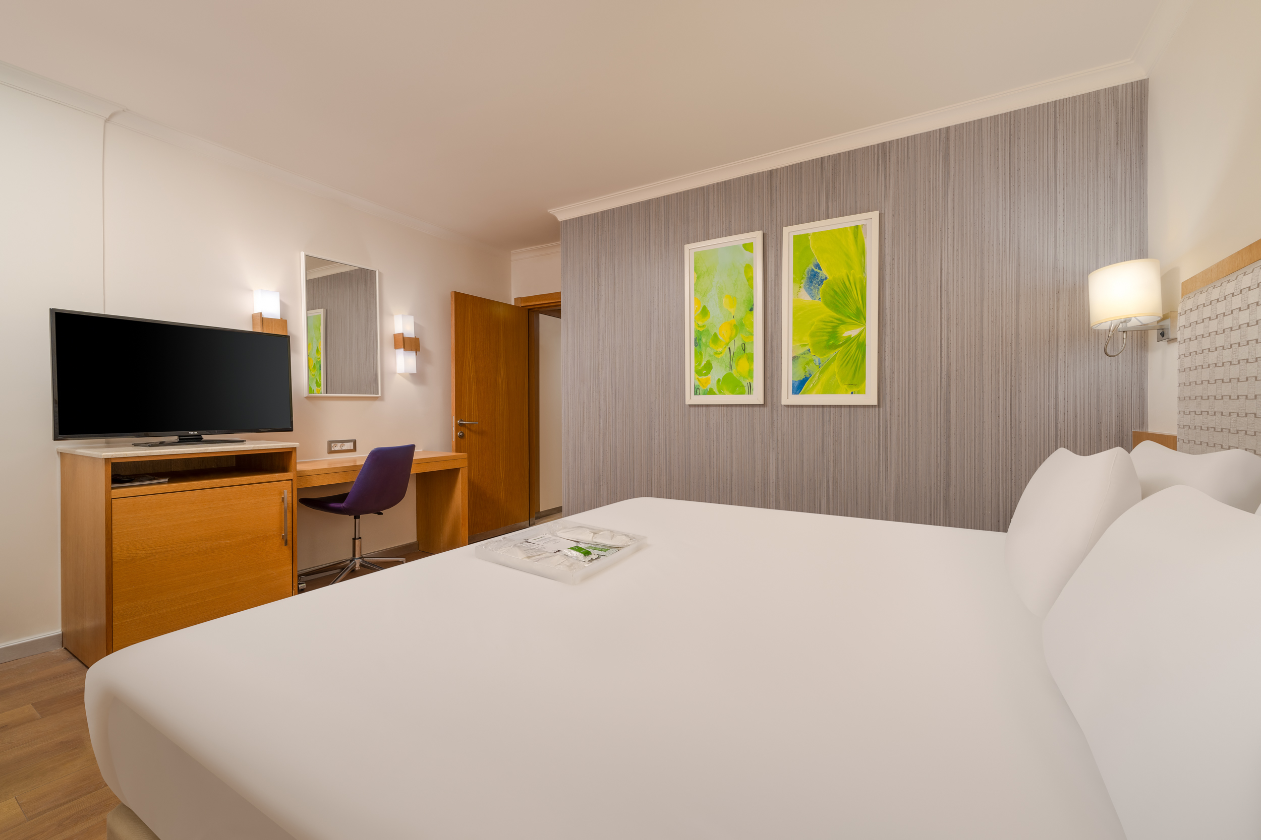 Family Terrace Suite with Jacuzzi 3