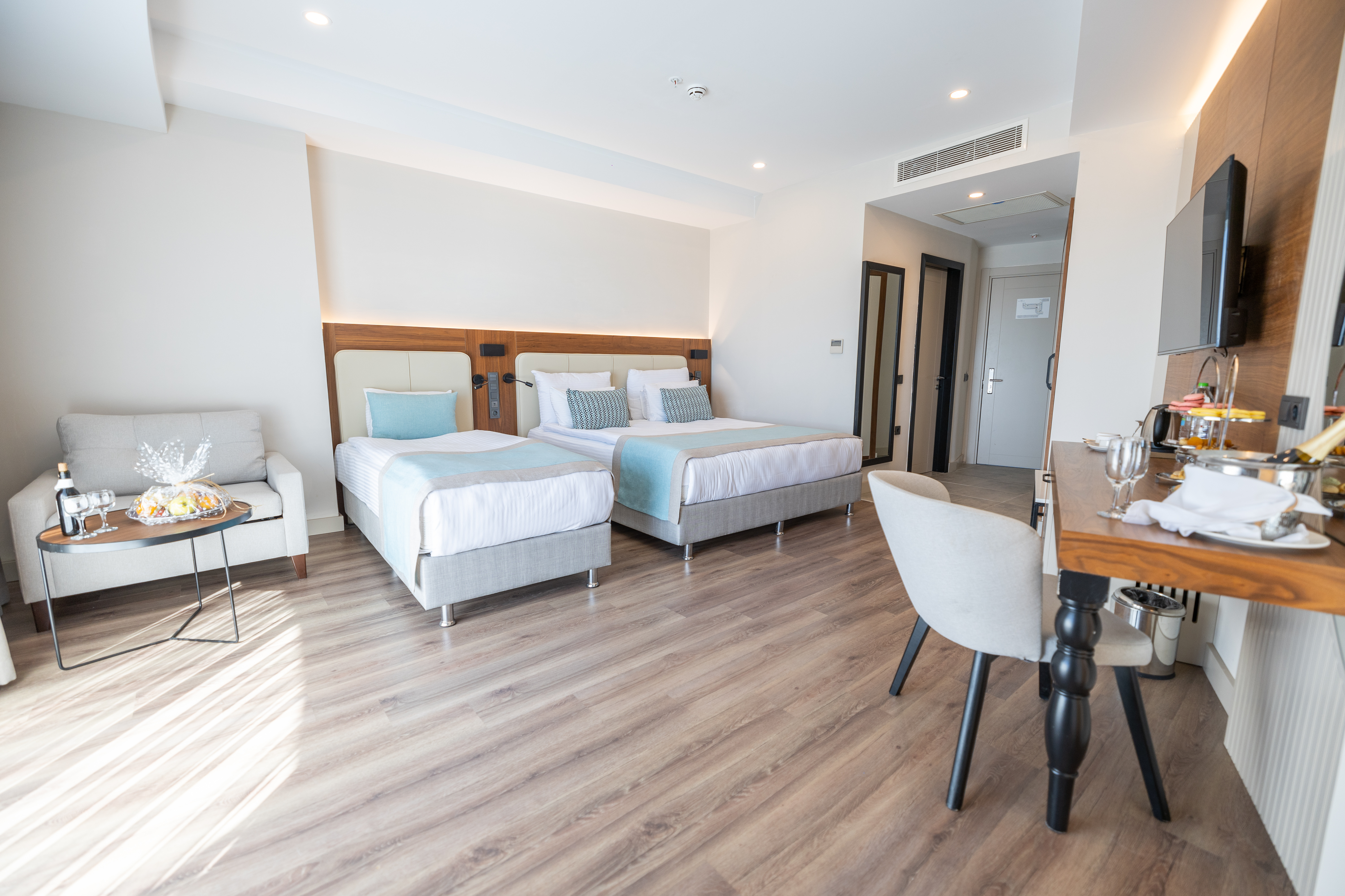 Std Superior Room With Pool View 1