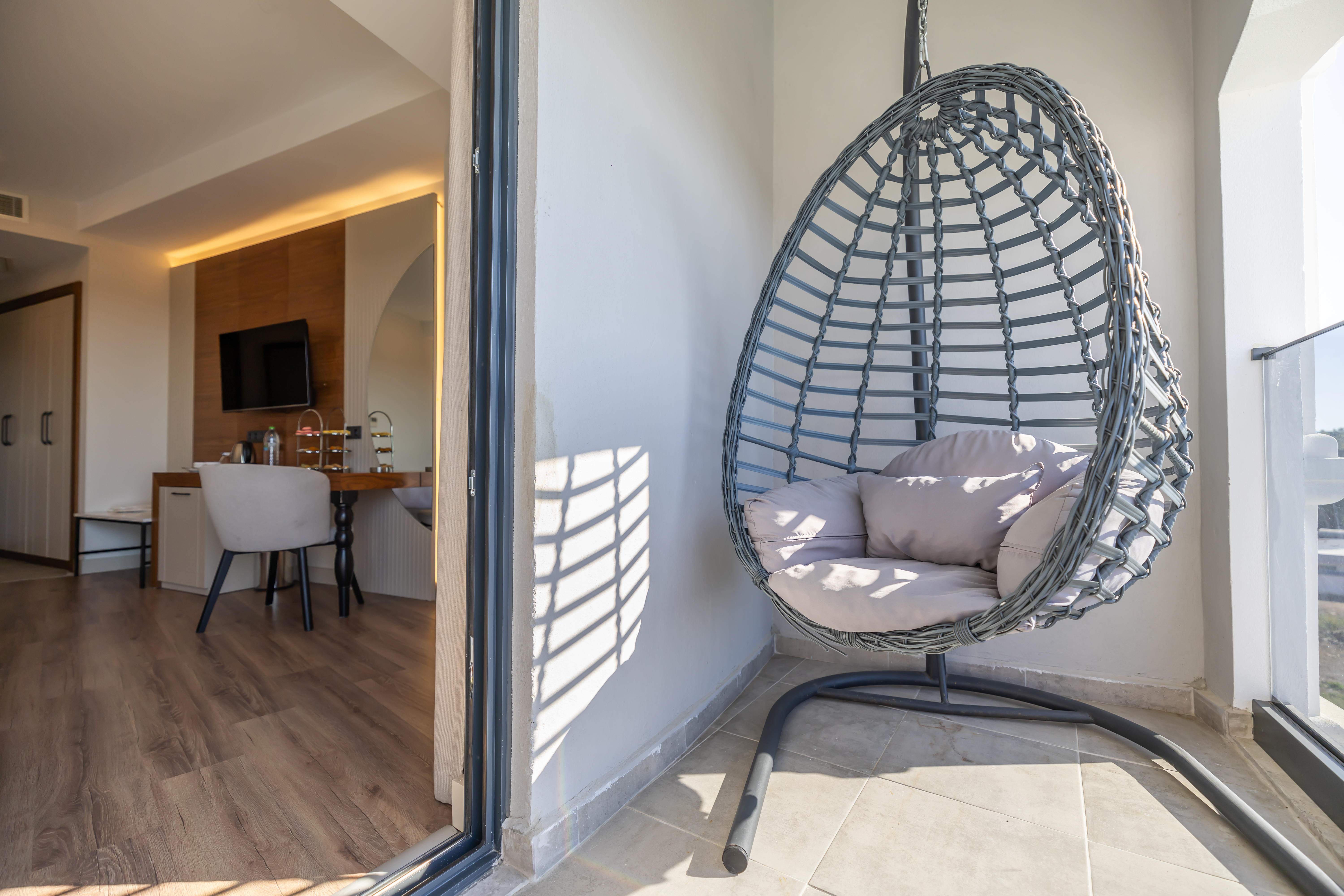 Std Superior Room With Pool View 4