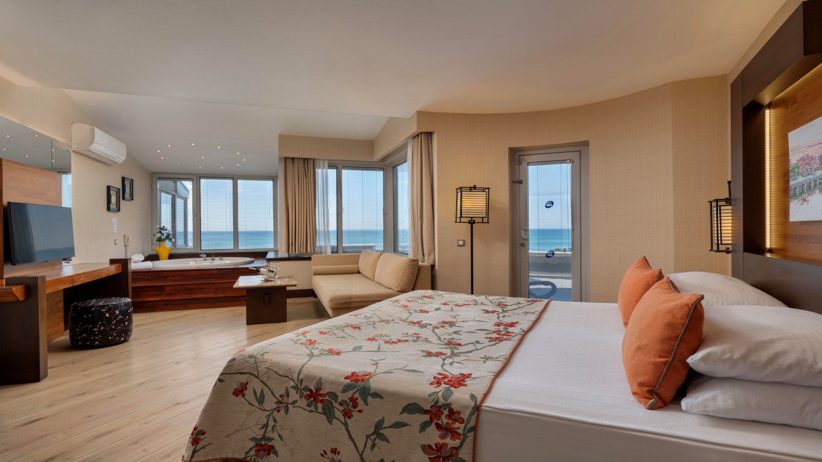 Jakuzzi Suite 4