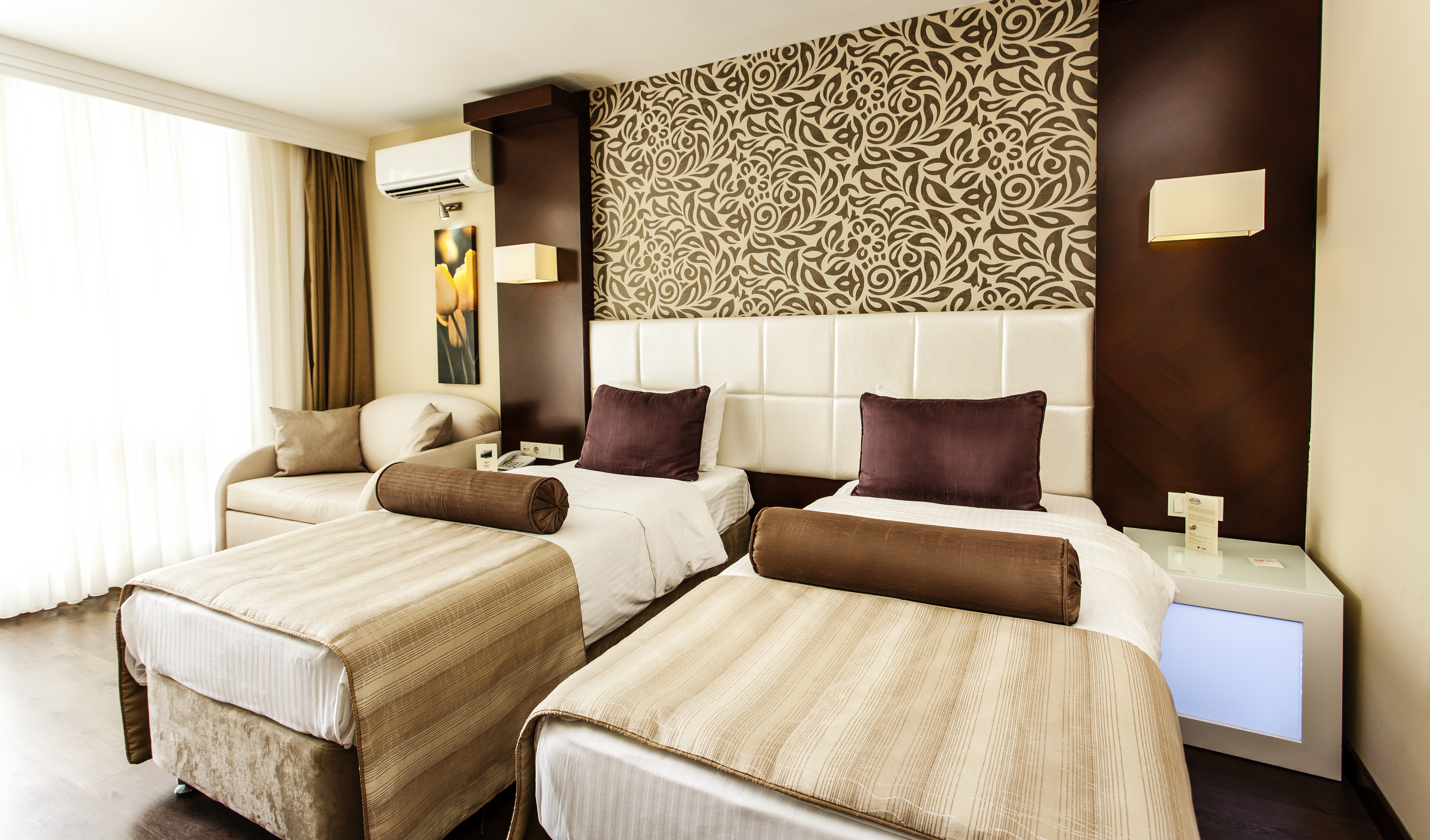 Coral Room 2+2 1