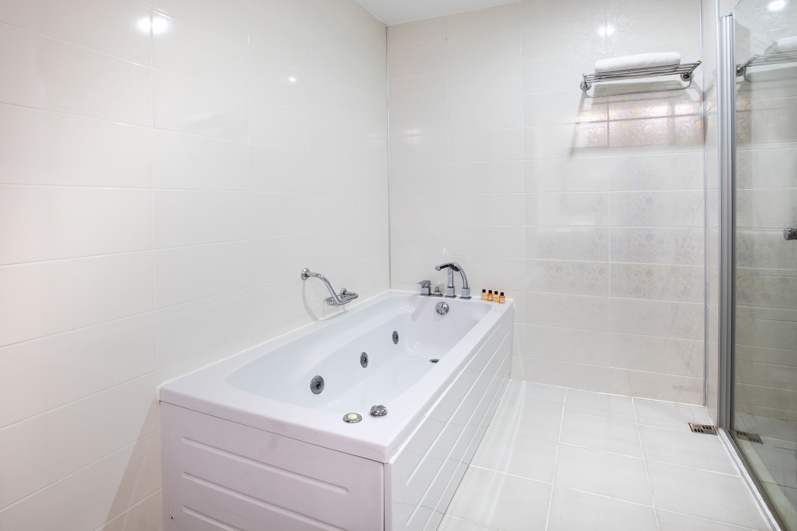 Main Building Deluxe Suite 2