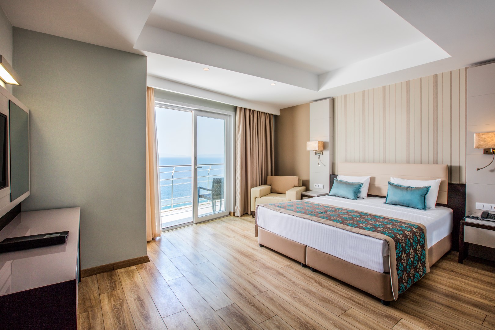Main Building Deluxe Suite 3
