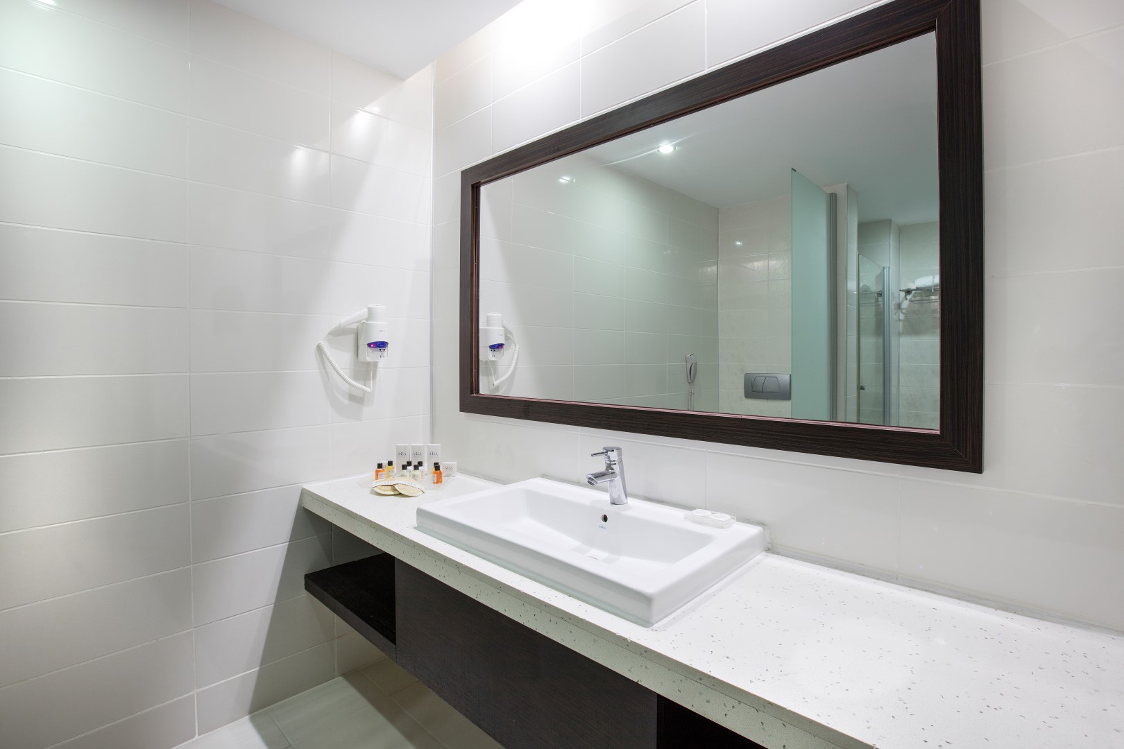 Main Building Deluxe Suite 4