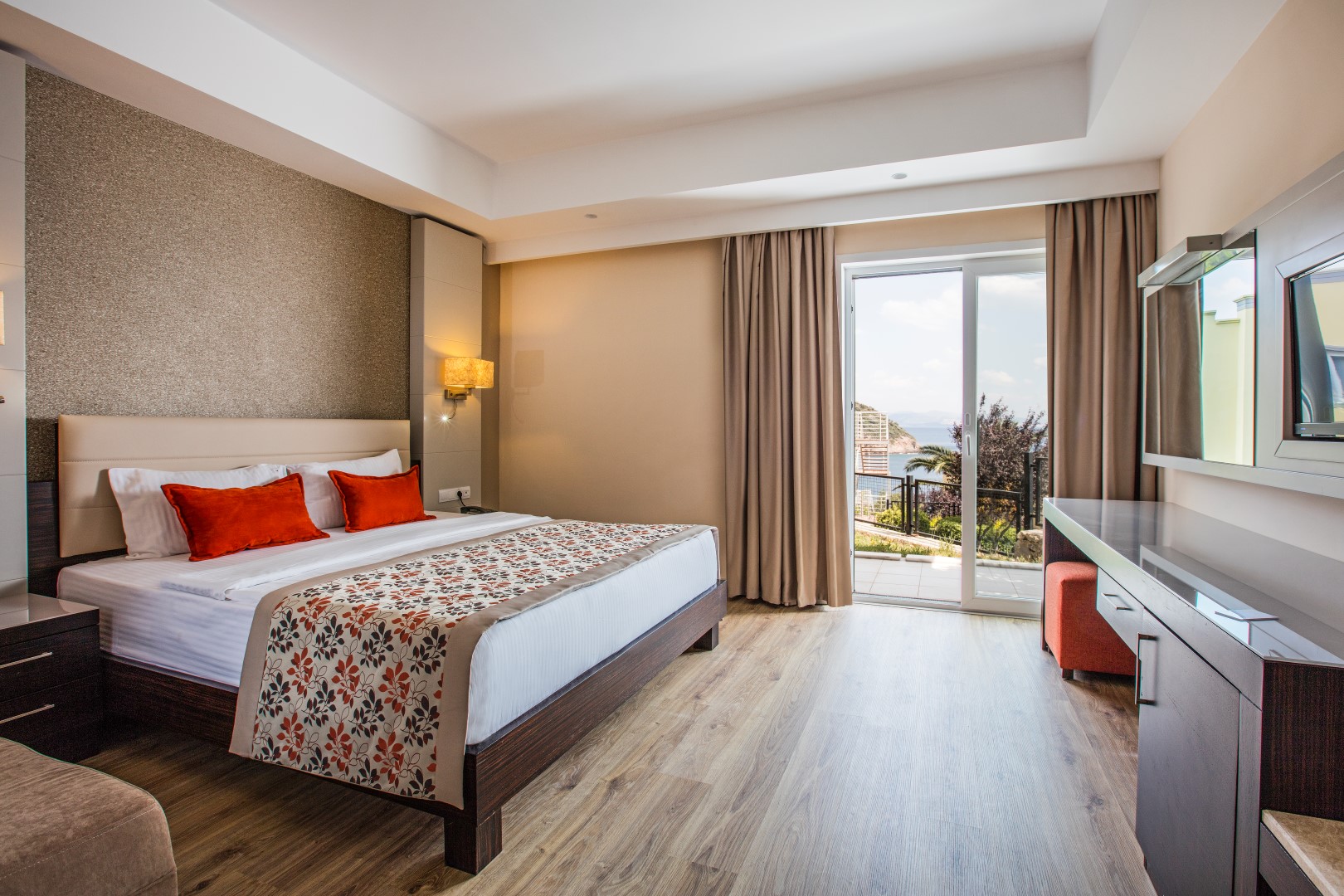 Coral Room 2+2 1
