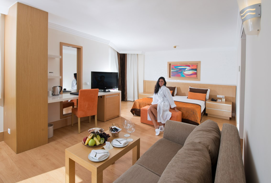Jacuzzi Suite Room 1