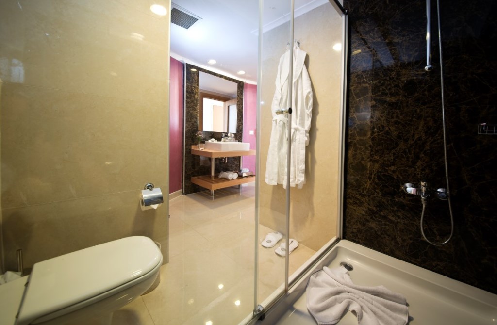 Jacuzzi Suite Room 2