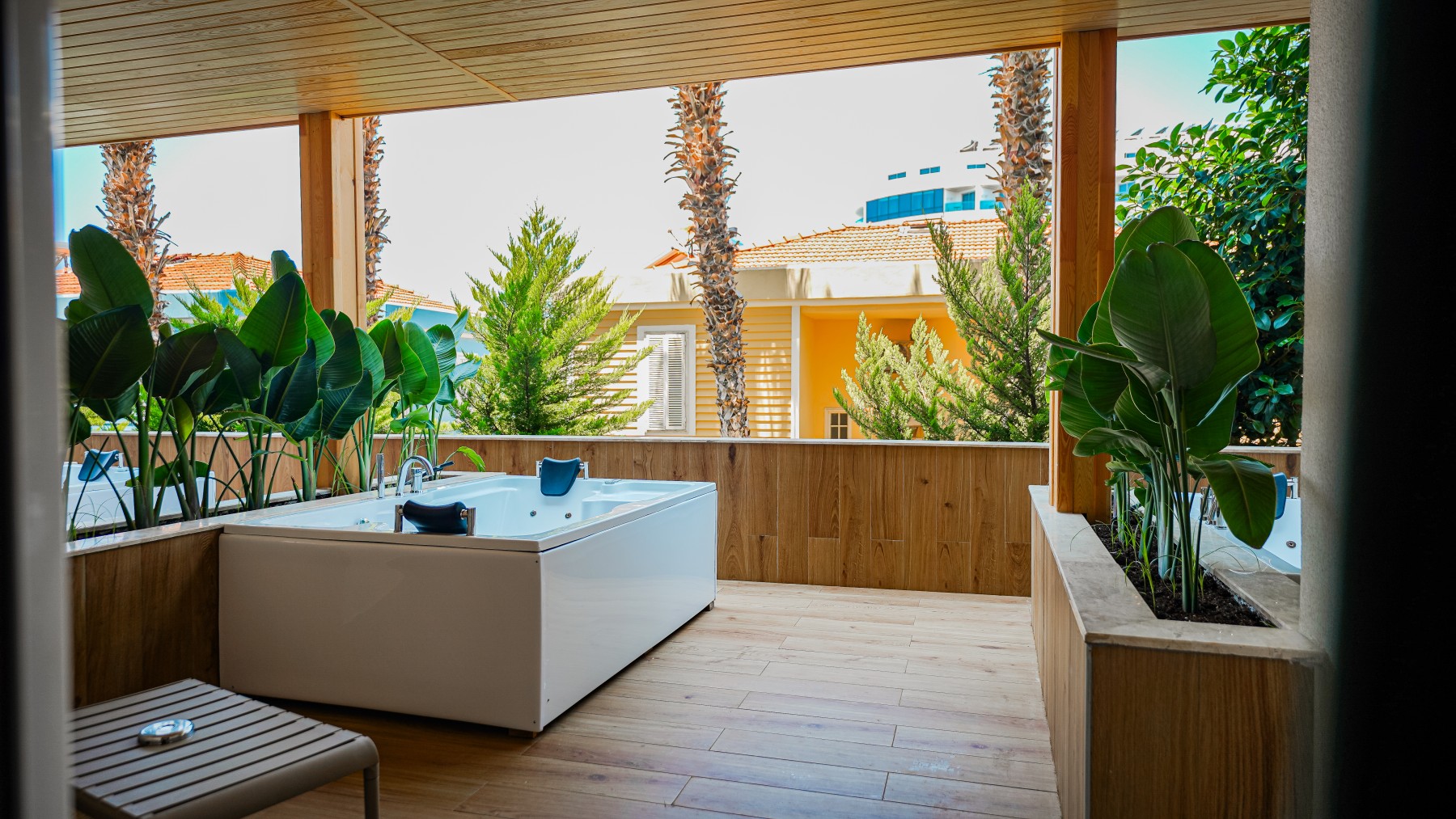 Jacuzzi Room 2