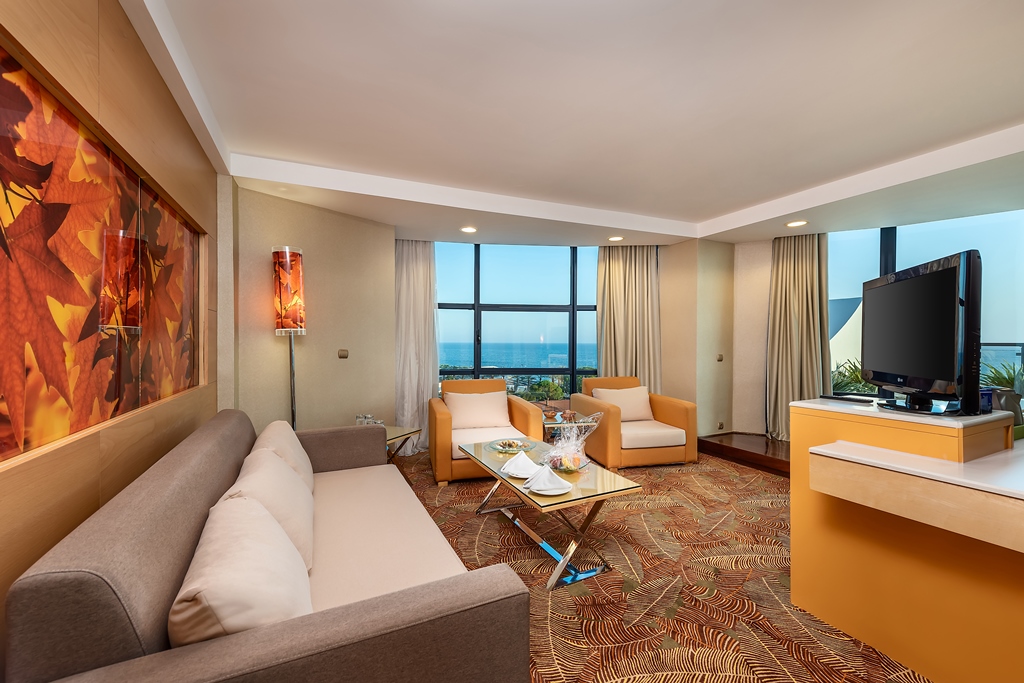 Deluxe Suite Sea View 2