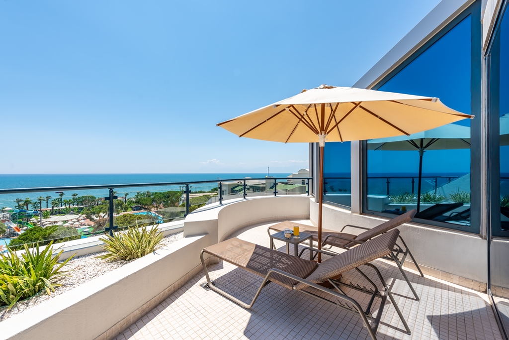 Deluxe Suite Sea View 3