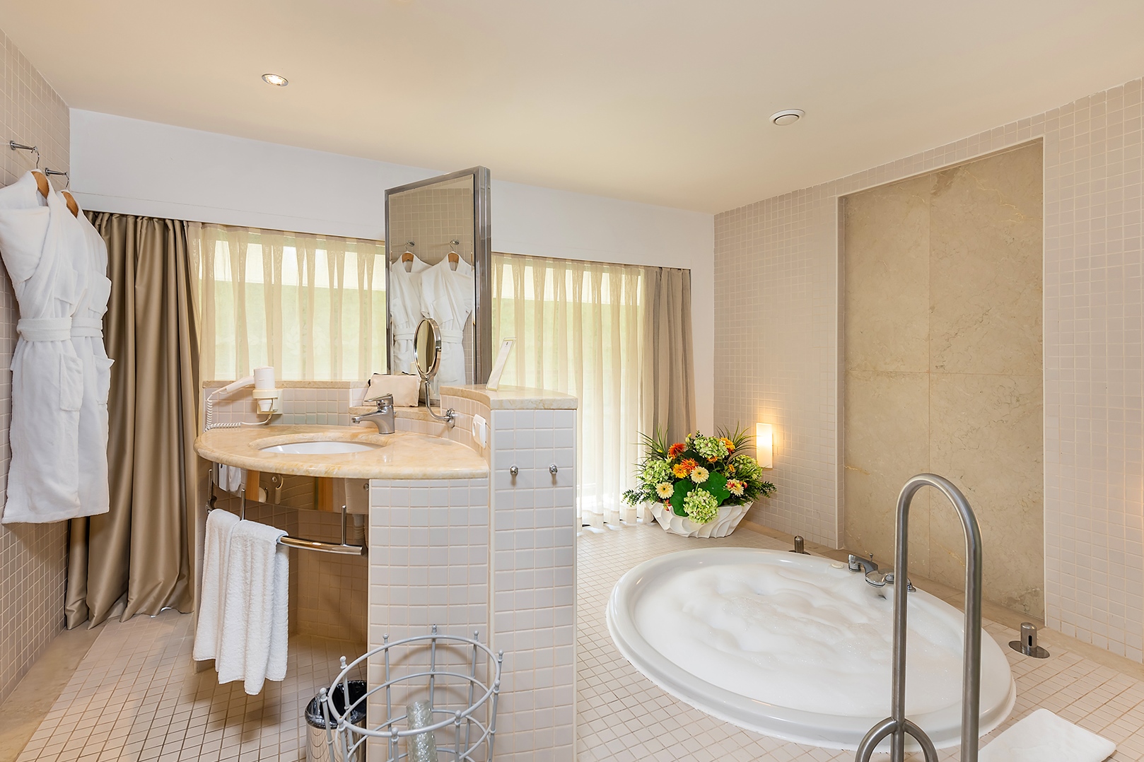 JUNIOR SUITE (Lake Side with Pool View) (Anex Building) 4