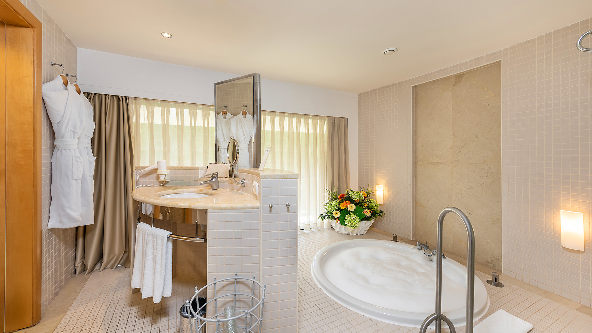 JUNIOR SUITE SWIM UP (Direct Pool Access) (Anex Building) 4