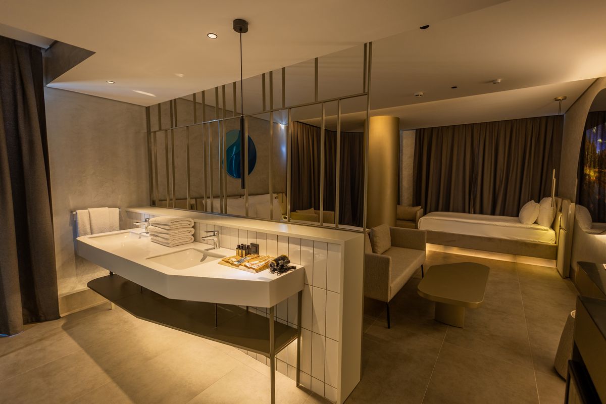 Corner Suite 1