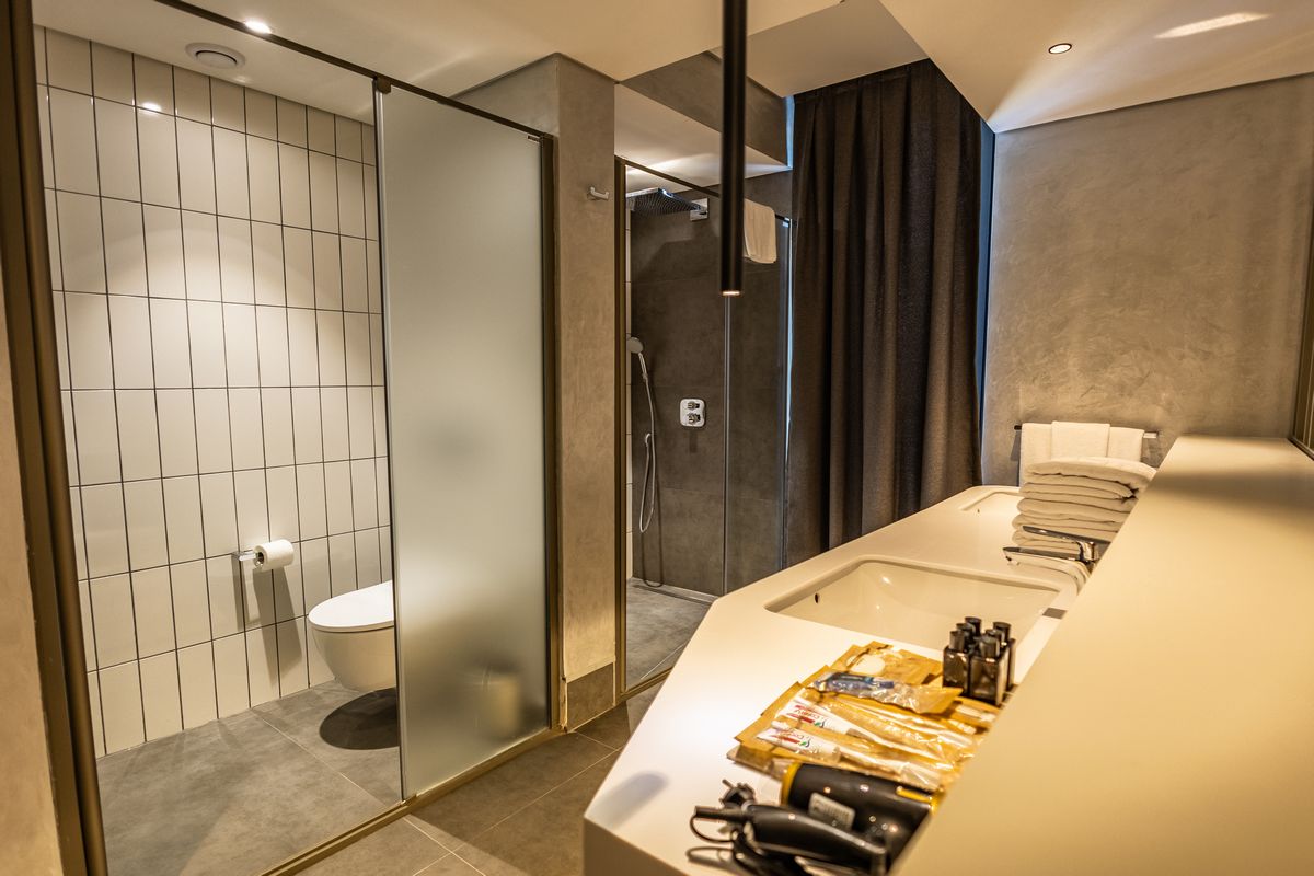 Corner Suite 2