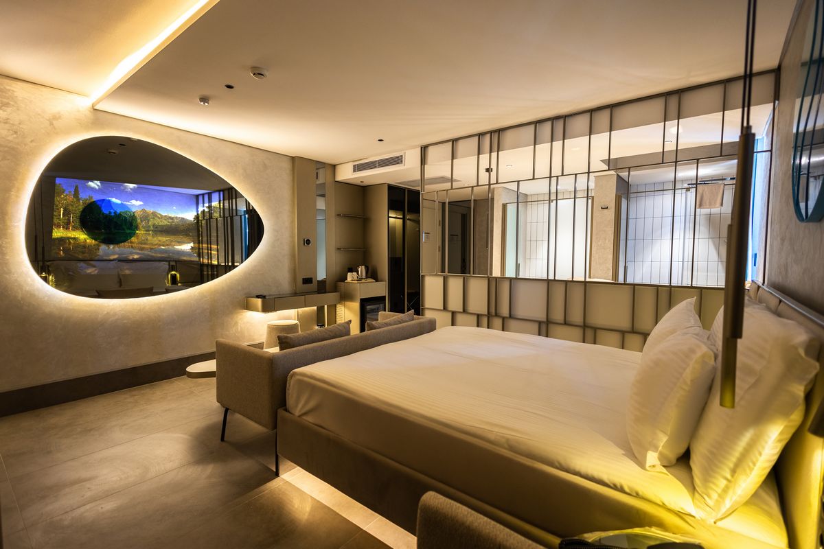 Corner Suite 3