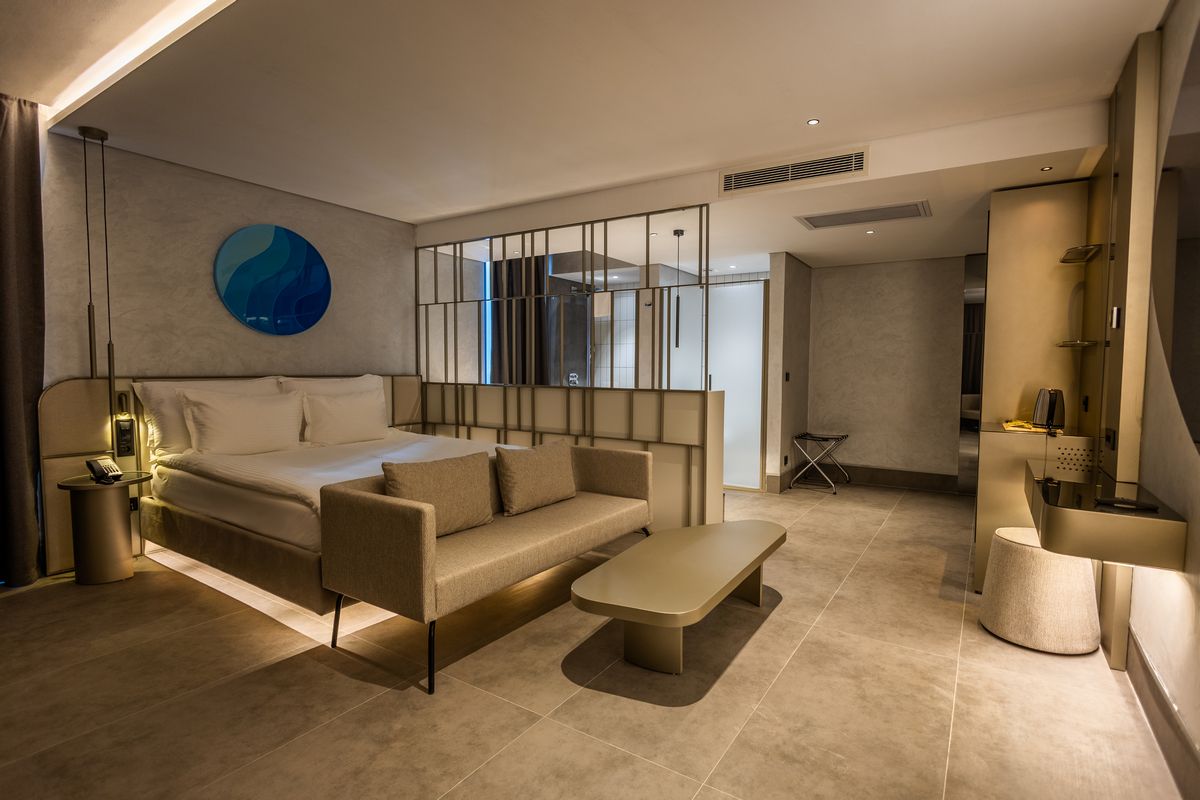 Corner Suite 4