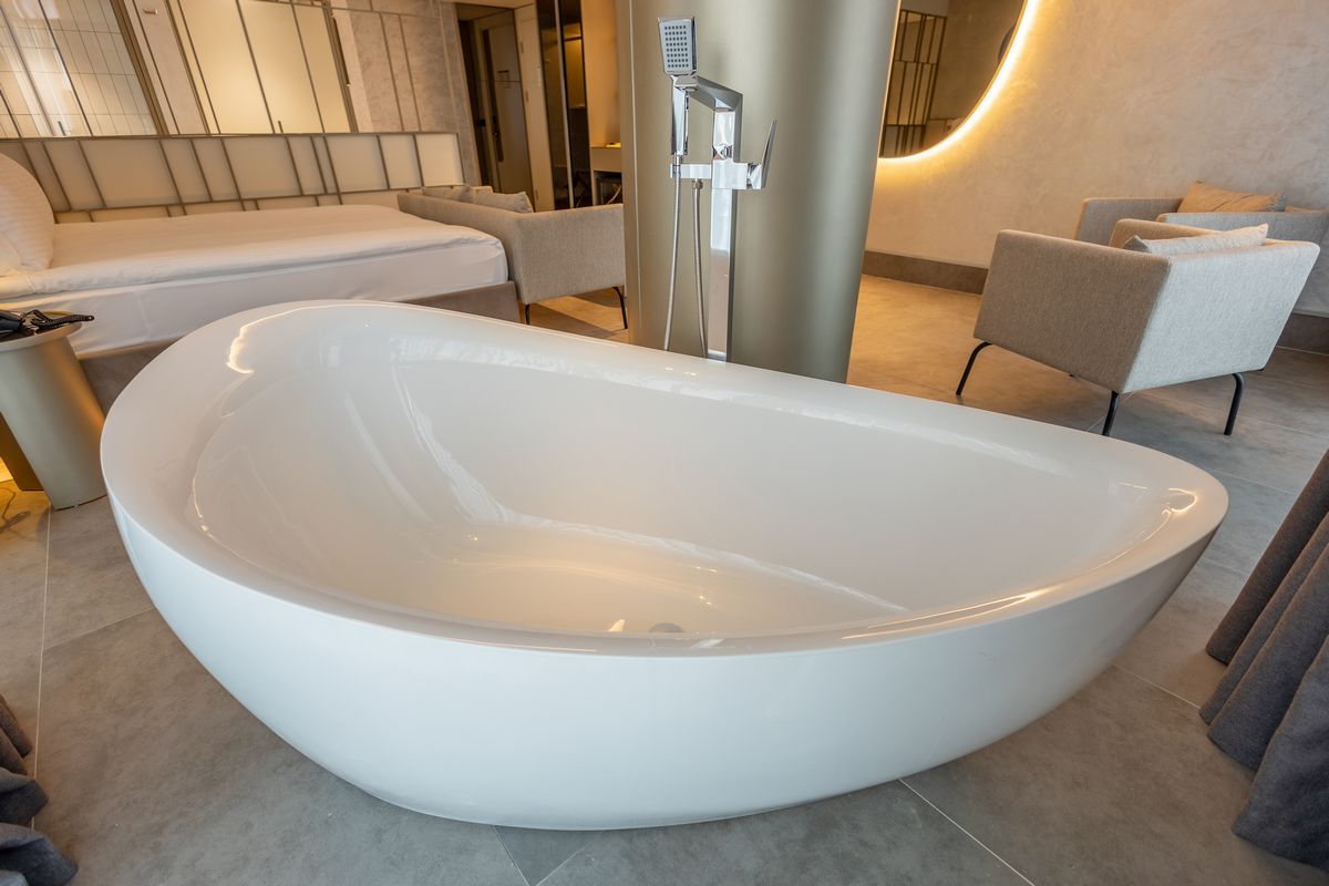 Honeymoon Suite 2