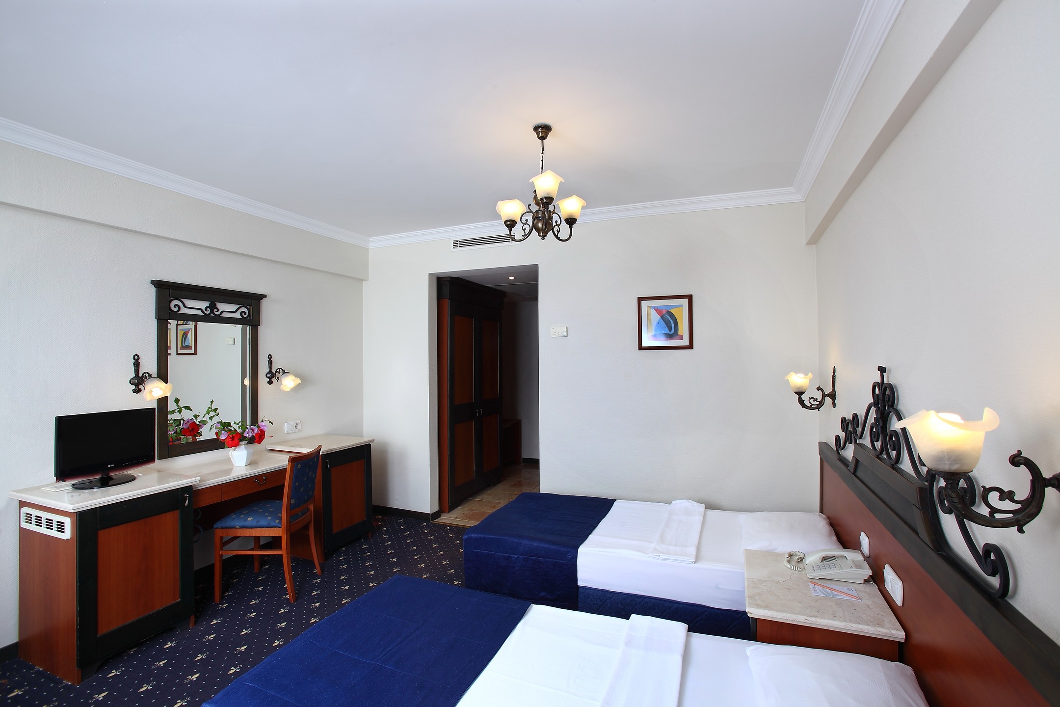 Standard Room Land Side 2