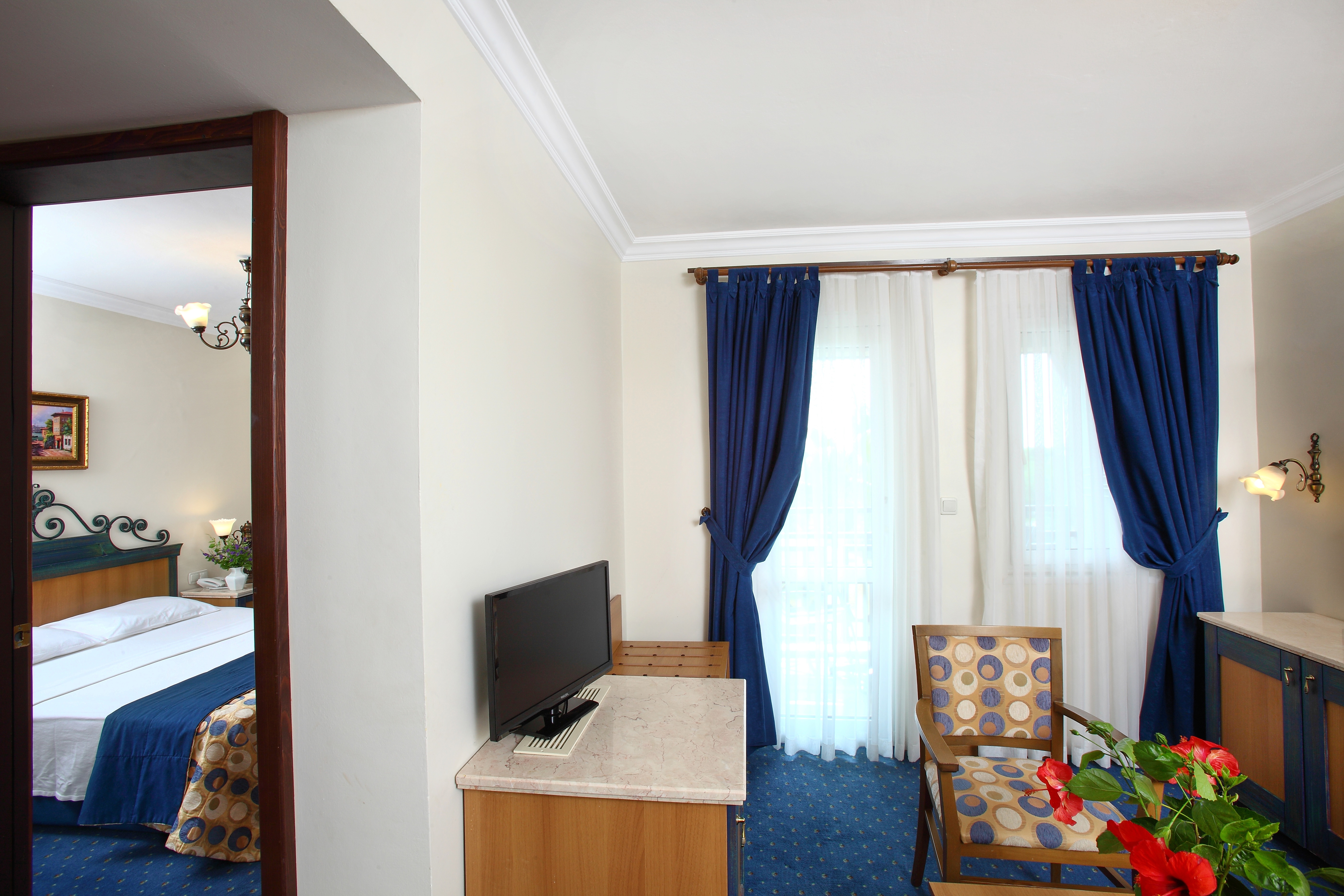 Family Room Land Side 1