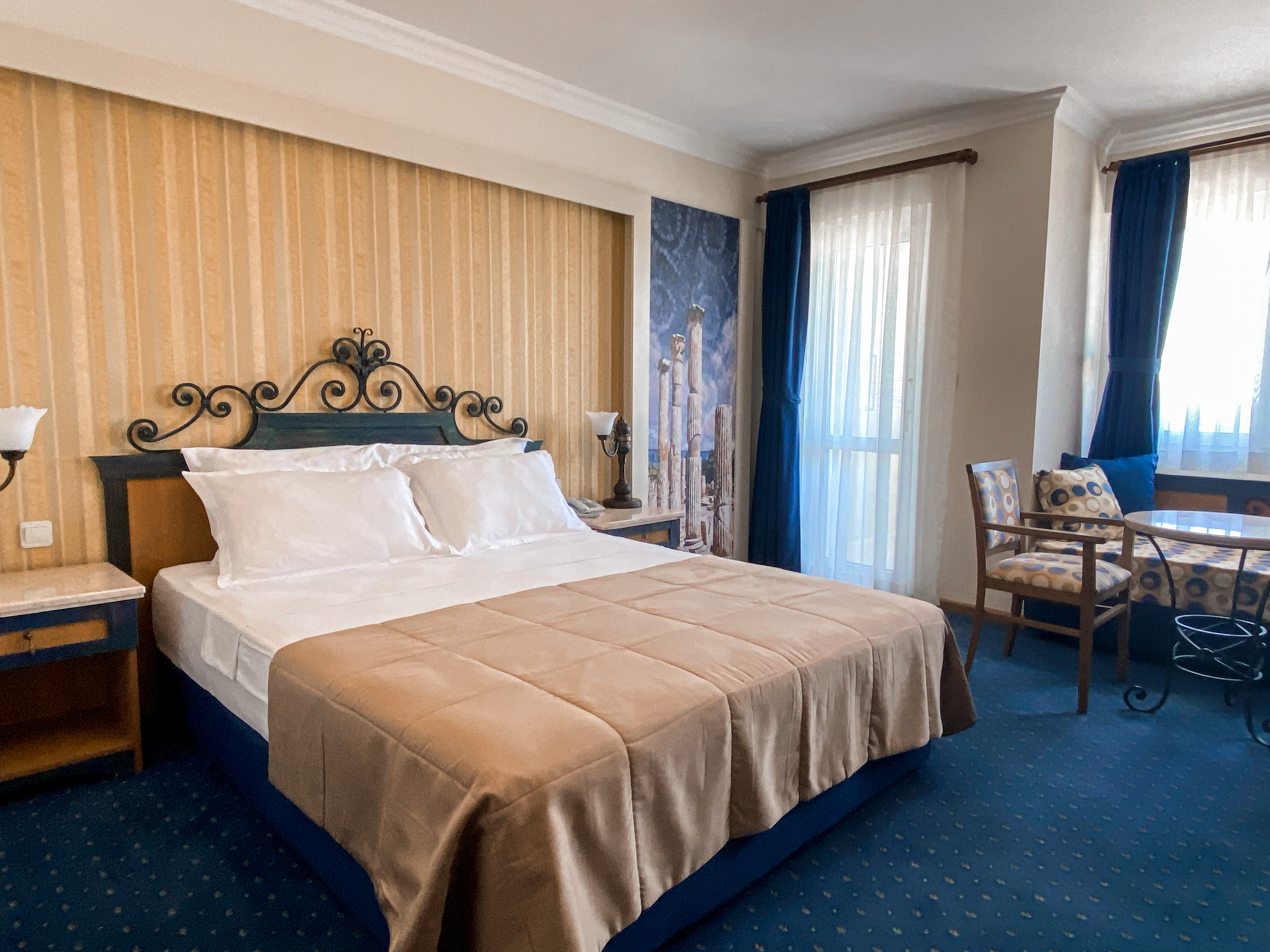 Coral Room Standard Land View 4