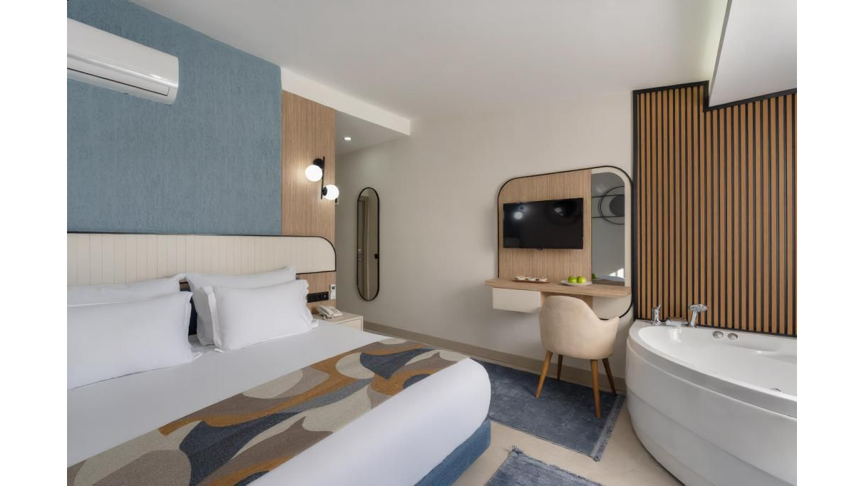 Room with a Jacuzzi - Private Access 1