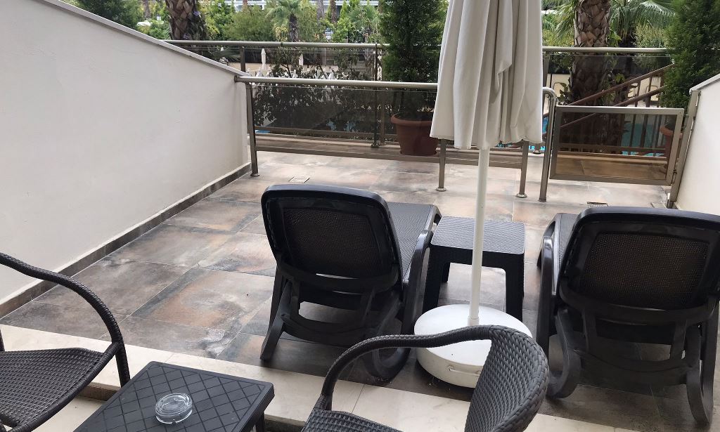Deluxe Room Pool View With Terace 2