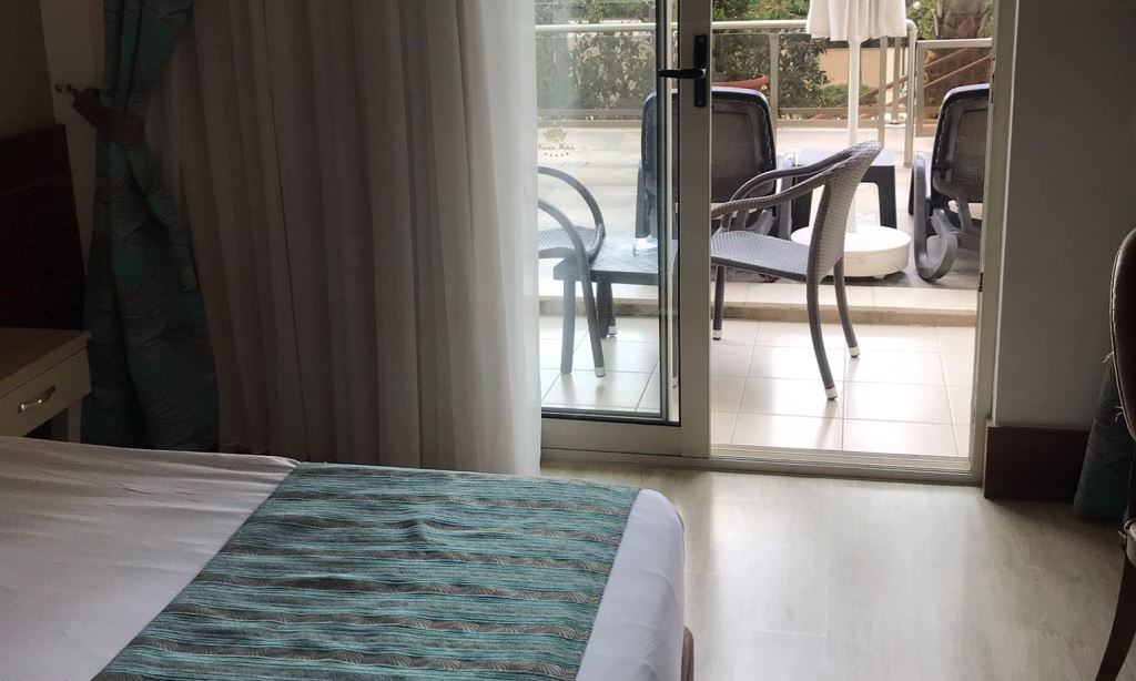 Deluxe Room Pool View With Terace 3
