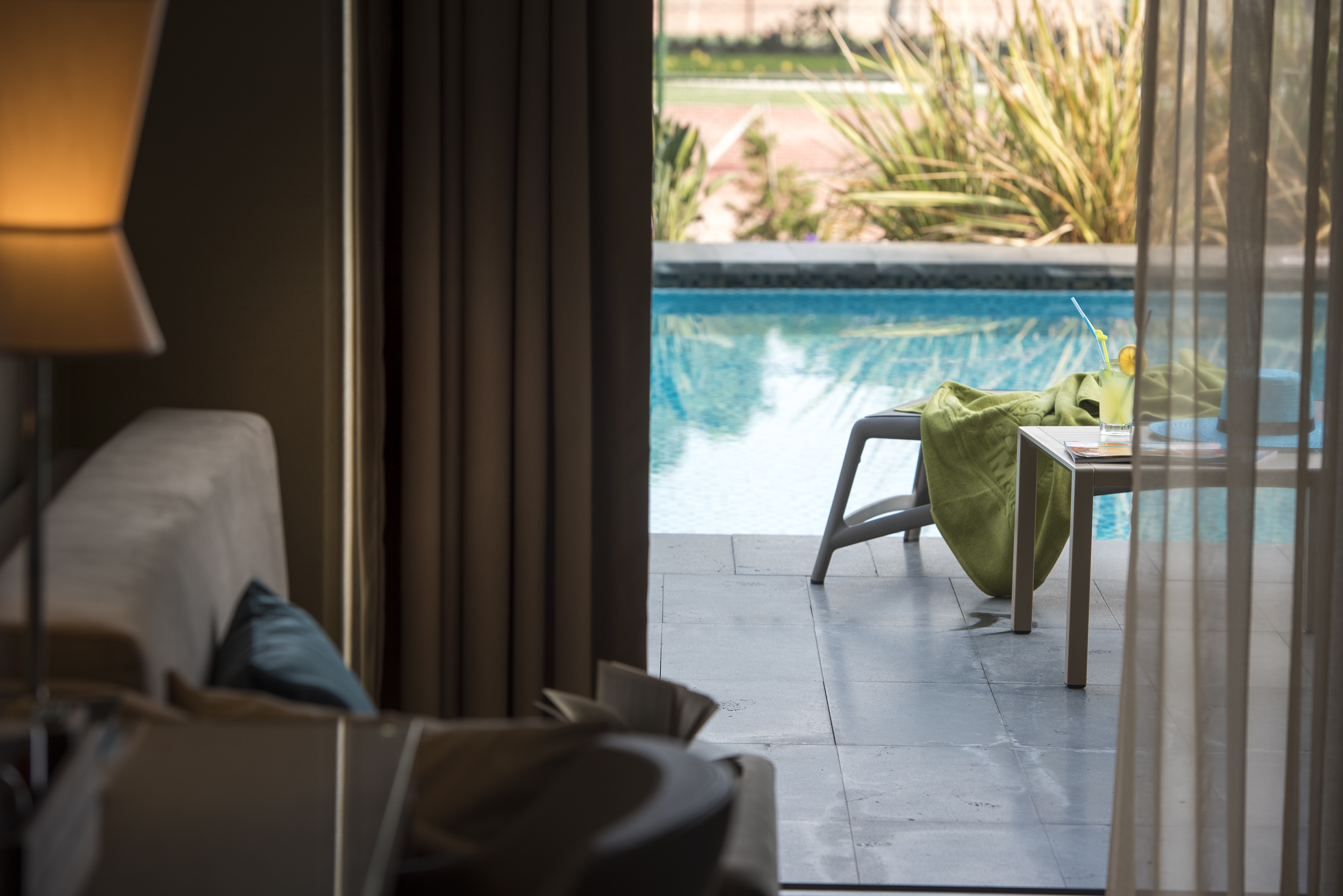 Deluxe Building Standard Swim-Up Room 2